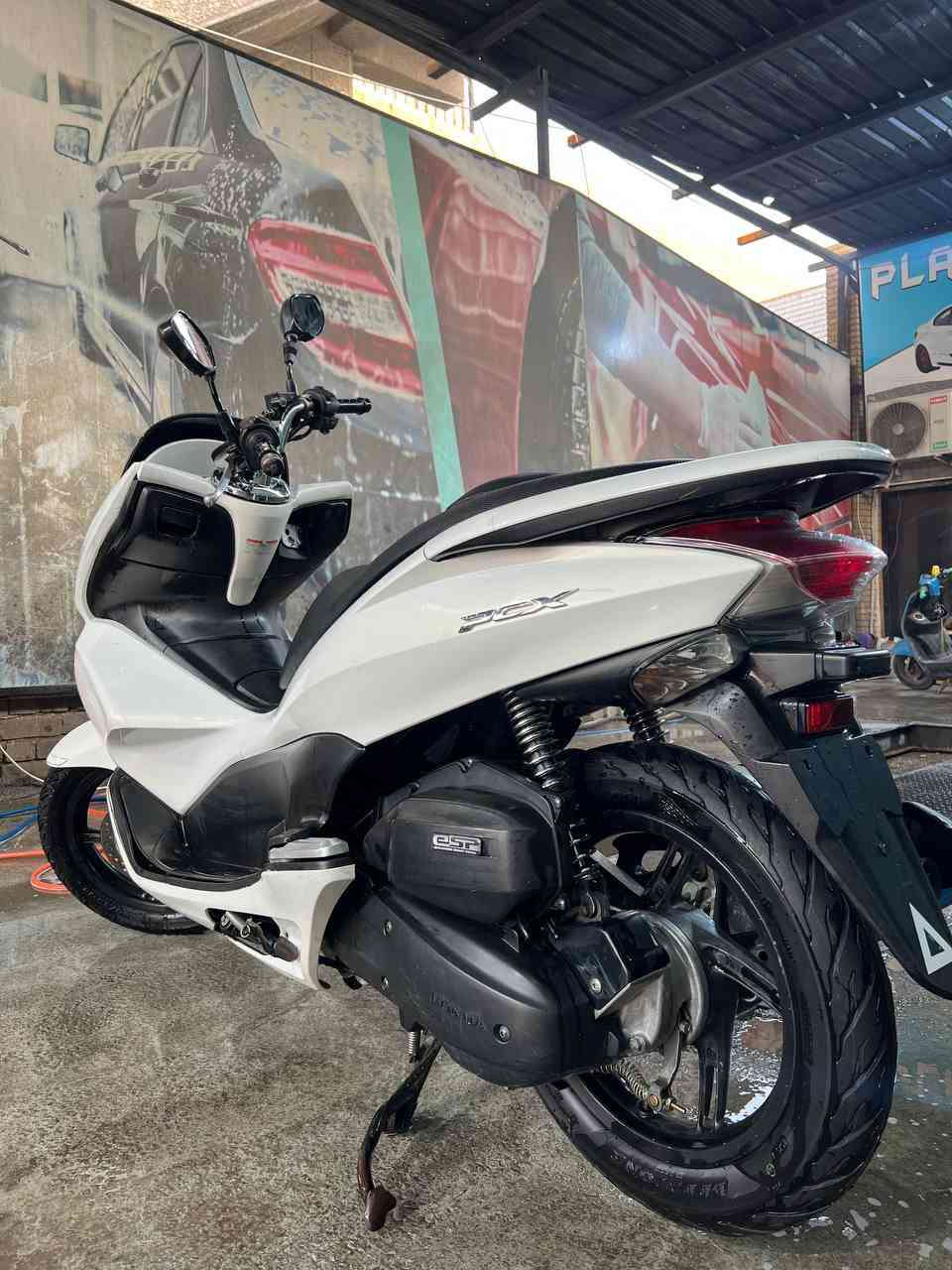 PCXجيل اول ياباني
لون صدفي ابيض مكفولة من التاير للتاير كله بلادي 

شرط كفر ومكينة إذا ملعوب بيهه ترجع الدراجة وين ميعجبك افحص جيب فيتر وياك 

حساس ستان

حساس ازدحام

مواصفات ١٥٠ شوته طويلة

كهربائيات كله شغاله الدراجة ربع مذب عليهه

اوراقهه موجودة نازلة من بيت طارش

السعر مليون و٦٠٠ 

العنوان بغداد ***********
