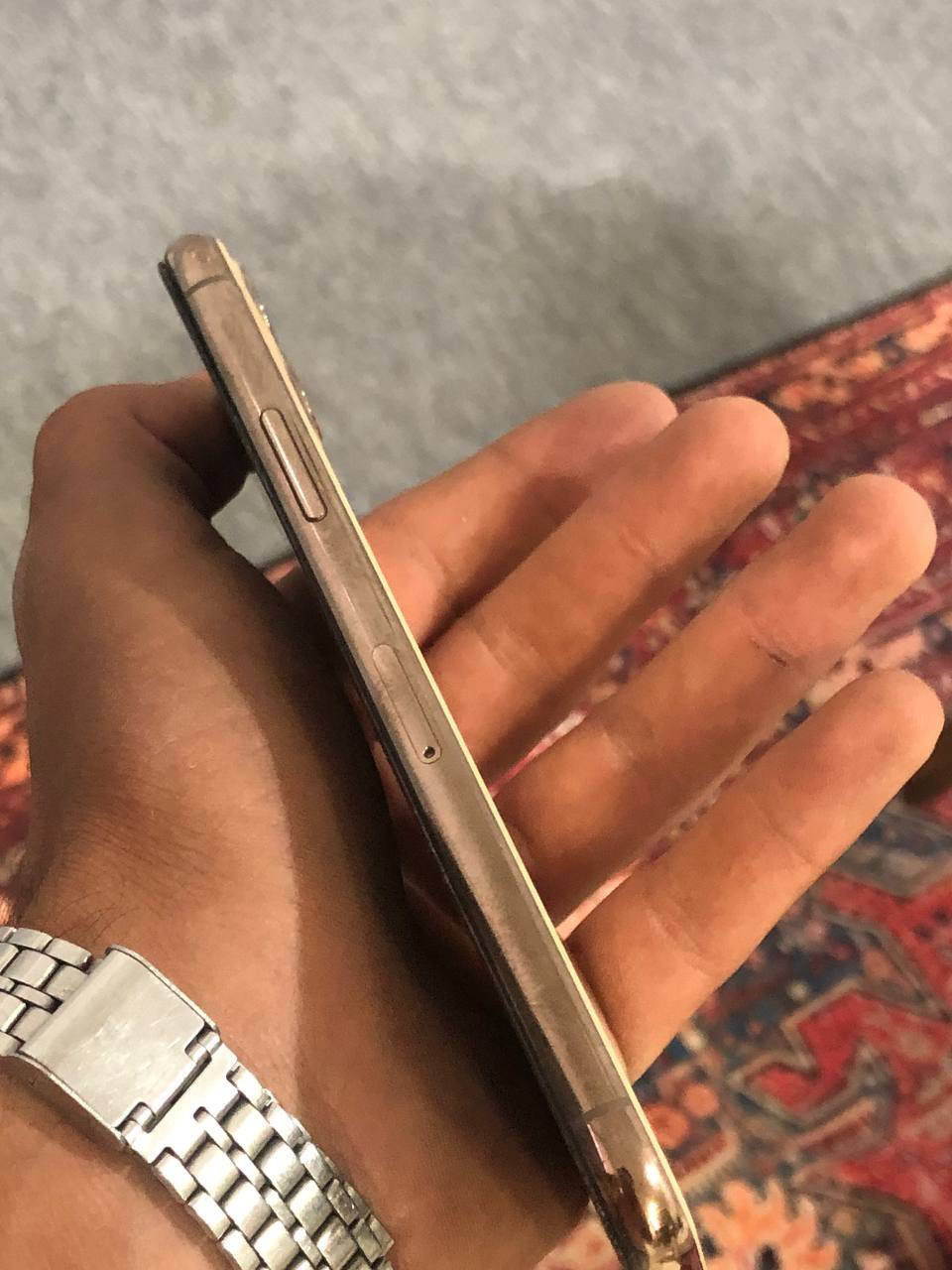 ايفون11برو جهاز مابي كل تصليح بس كسر شاشه بطاريه81 سعرر 225وبي مجال قليل للتواصل فقط رقم***********
