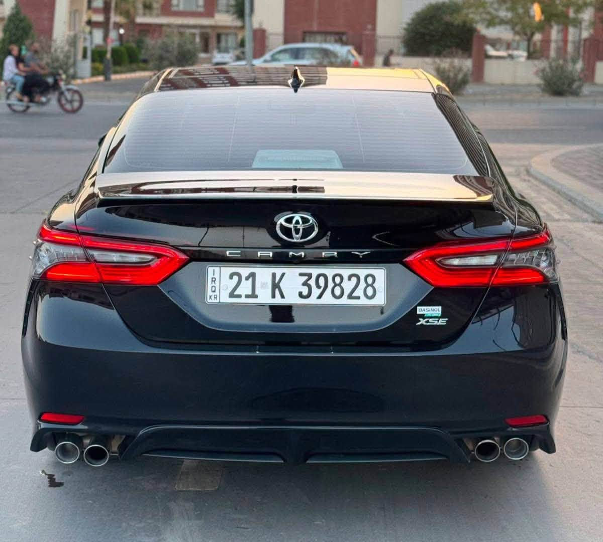 كامري موديل 2021
 امريكي 
فئه ال xse.ماشيه130 الف 
فول مواصفات 1/1
 1 بنوراما 
2 بصمه تشغيل بصمه ابواب تشغيل عن بعد
3دخول ذكي ترحيب 
4 هاند بريك بصمه
1. ثلث انضمه قياده ECO-NORMAL-SPORT 
2. ⁠HOLD
3. ⁠شاشه ترحيب كامري 
4. ⁠شاحن لاسلكي
5. ⁠انارات ترحيب ابواب 
6. ⁠لدات دشبول وابواب
7. ⁠قطعتين تبريد 
8. ⁠داخل احمر 🔥
9. ⁠ثلاجه
10. كشن تدفئه  تحكم جهتين 
11. ⁠لايت زنون عالي ناصي 
12. ⁠ليد خلفي بك لايت 
13. ⁠السياره بيها هواي مواصفات حلوه
14. ⁠ الضرر بيها قطعتين صبغ باب 
15. ⁠سائق وباب الراكب الجهه ثانيه وبيها بارد بسيط ملاحظات بسيطه بجم كبس   
16. ⁠سياره  رقم سليمانيه باسمي  تحويل او وكاله ⁠
17. ⁠ هزه جديده سنويه جديده رقم جديد 
18. ⁠السعر 186 وبيها مجال 
19. ⁠رقم هـ*********** 
20.مكان السياره الانبار الرمادي
