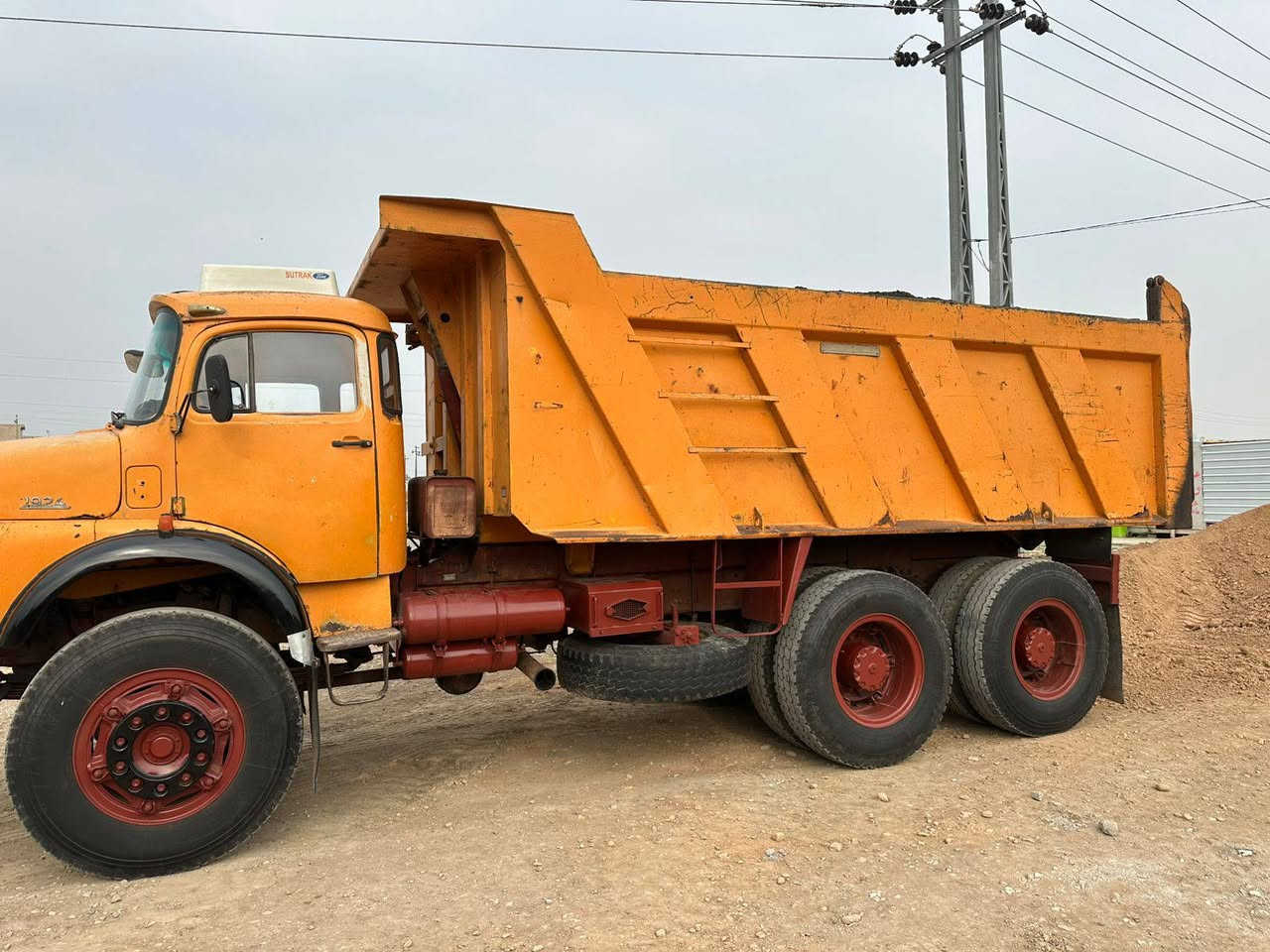 السلام عليكم قجمه للبيع سكس مايلر ابلاديه موديل 82 شمسيه عاليه سياره جاهزه للعمل تخم تاير الستفسار اتصل *********** مكان سياره ديالى بعقوبه
