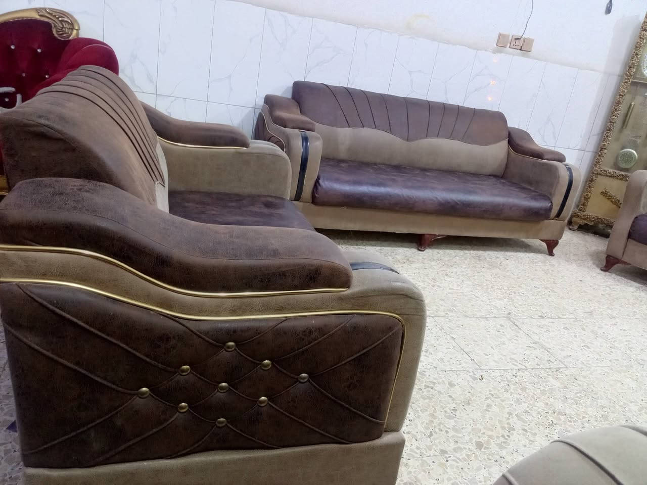 تخم تكمه نظيف جدا 10مقاعد ب290الف وبي مجال المكان الوشاش *********** يوجد توصيل بكروة يوجد واتس اب
