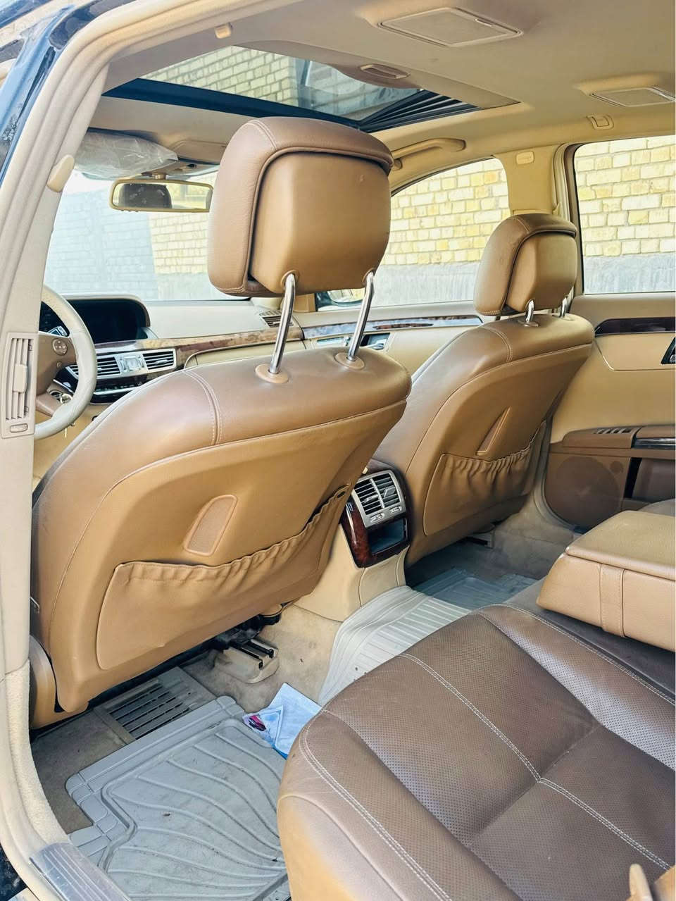 مارسدس 550 S اعلى مواصفات
ادوات (متؤمة) لوحات وسنوية ووكالة شمالية
دخول جديد 
كفاله من الكصة والضربة
مكينة وكير وحدادة كفالة
دواخل عسلي
السيارة جديده ونظيفة 
السعر 94 
البصرة شط العرب
*********** البصرة, العراق
