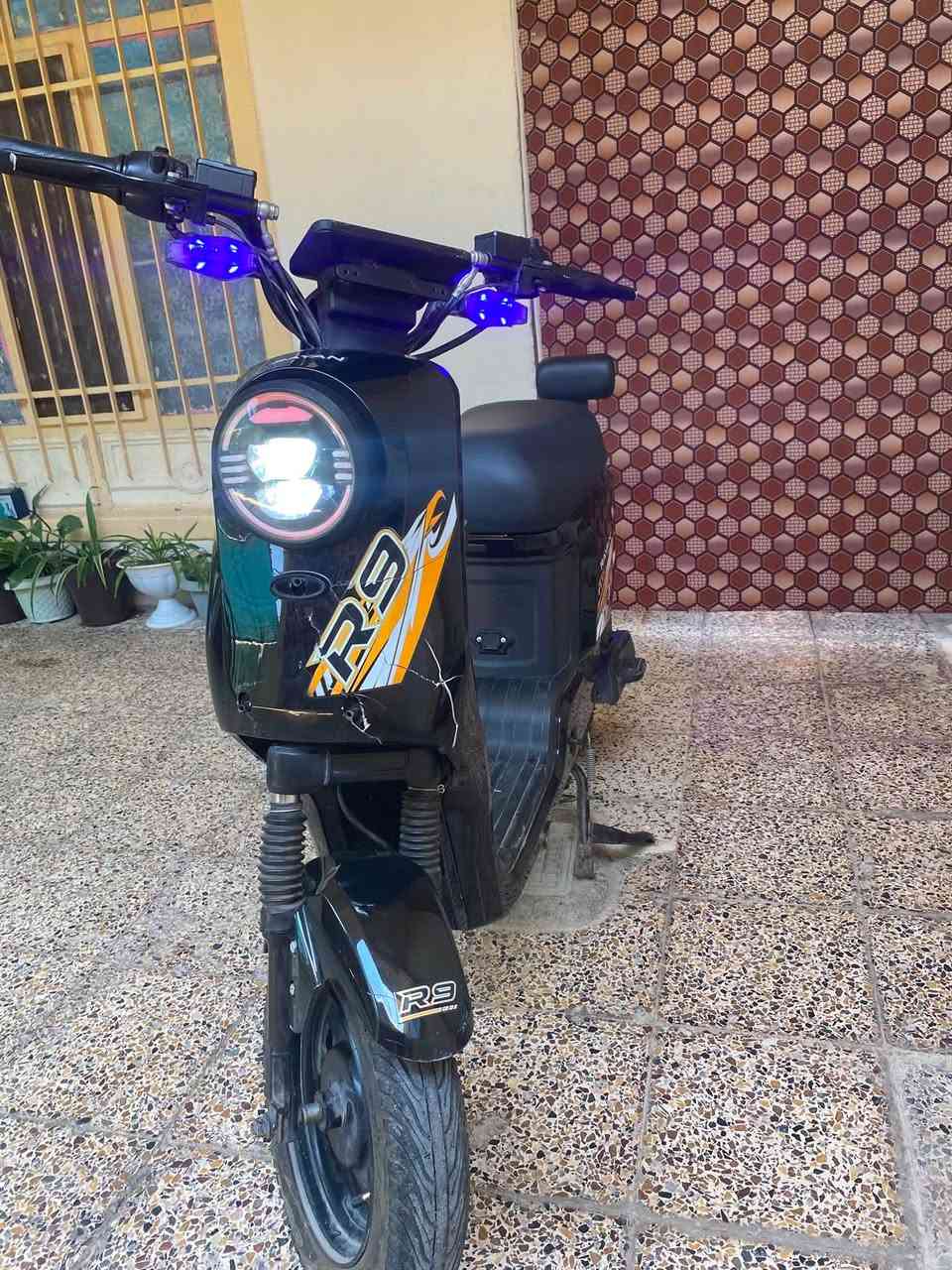 السـلام عليـكم دراجـة للـبيع 🔥
R9 .2026 
دراجـة خير من الله 
خمس بـطاريت دبـل 36 امـبير 🔋
درجـةة تاخذهه تدعـيلي 
عـقل شرط 
ملف شرط 
بطرايات شرط 
ماملعوب بيهـن 
دبـل اشـاره عالي 
زيلون عالي وناصي كله شغال
السـعر 390 وبي مجال بـسيط 🔥
مكاني موصل الايسر 
حي تحرير قرب جامع ال البيت 
حي صدام قرب جامع الزهراء 
للتواصل خاص او ع رقم 
***********
مـتواجد واتساب

