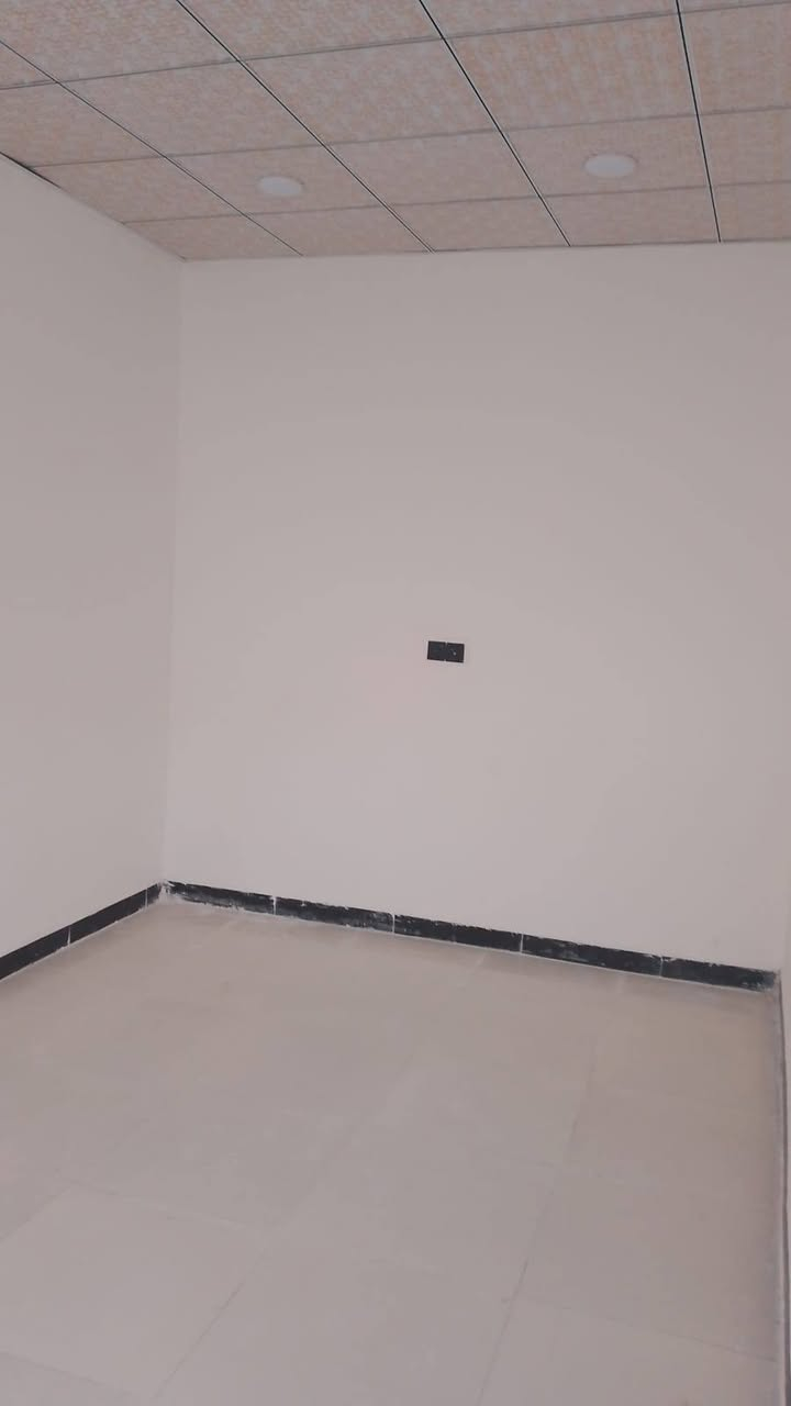 مكتب ولايه علي 

بيت للبيع المساحه 100 متر طابو زراعي سند 25 

بنيان جديد درجة اولى 
طابوك أساس وسقف صب كونكريت جاهز تستلم مباشر 

يتكون من غرفة نوم وصاله واستقبال ومطبخ وصحيات داخليه وخارجيه وطارمه ومكشوفه 

العنوان شارع المطار القديم قرب صيدليه صفا رابع بيت عن شارع العام 

السعر المطلوب 46 مليون وبي مجال 

للاستفسار اتصال أو واتس اب 
***********
أبو علي العبدلي
