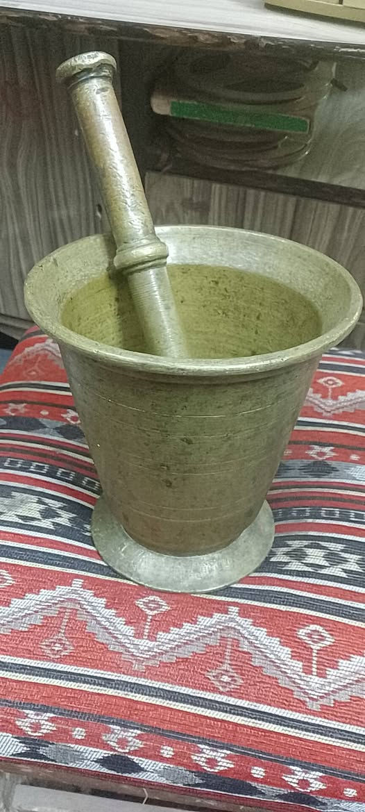 هاون موصللي قديم 
مخطط إرتفاع 18.75 سم تقريبا 19 الا ربع واليده 29 سم وزن 5300
نظافة 100%


**إذا كنت صاحب هذا الإعلان وتريد حذفه لأي سبب، رجاءا أرسل رسالة إلى الدعم الفني**