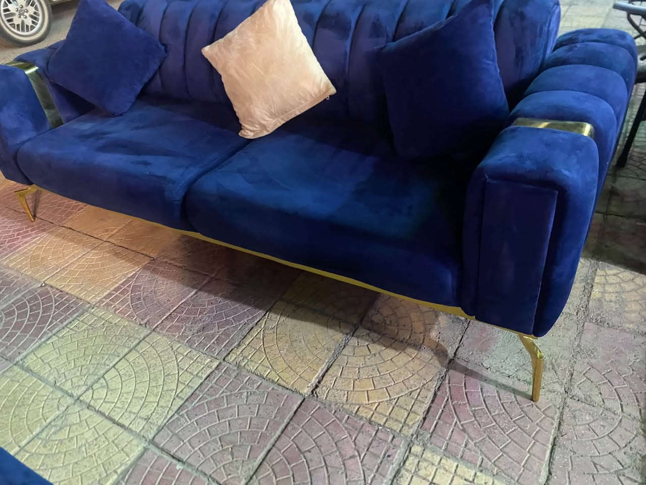 جديد من معرض اثاث النجار
 مجموعه. من القنفات المستعمل تركي عشر نفرات 
ميزه السرير. اربعه. حجم صغير قطعتين. حجم كبير ماركه اخلاص لون نيلي مميز مع كوشات حجم صغير ارجل ستيل الذهبي
🛋️
طخم الباندا خشب زان اثنين حجم صغير اربع. قطع مع طبلات وسطيه 
طنم لون. رصاصي ٨نفرات ميزة السرير اثنين حجم صغير اثنين حجم كبير نظافه فوول 
طخم تركي فصال رئاسي مودرن عشر نفرات نظافه فول ايظا 
الاسعار.كل. طخم. وسعرو للاستفسار الرجاء الاتصال الارقام التاليه 
***********اتصال 
***********
اتصال وات ساب متوفر 
ملاحظه لايوجد حجز بدون عربون 
لايوجد حجز بدون عربووون رجااااء@الجميع
