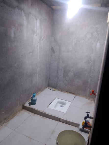 بيت  زراعي في الاسكان صناعي قرب مدرسه الحريه مساحه ٣٦٠ متر 
ع شارع تبليط  تجاري بي صالتين دوانيه غرفتين مطبخ عوزه سراميك والحمامات عوزهن سراميك  
بناء بلوك كهربائي صب كله رباطات السعر ١١٠ وبي مجال الشراي يتصل ***********
