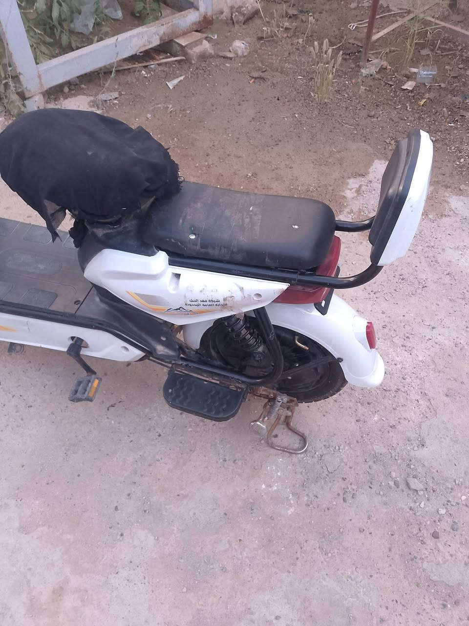 السلام عليكم حبايب دراجه شحن تاخذ 4 بطاريات دراجه متروكه بيه بطاريات وبيه ثنين احتياط وشاحنه موجوده والسويج هم موجود سعره 60 وبيه مجال ابيع كوم حديد مكانه تحرير هذا رقمي ***********

