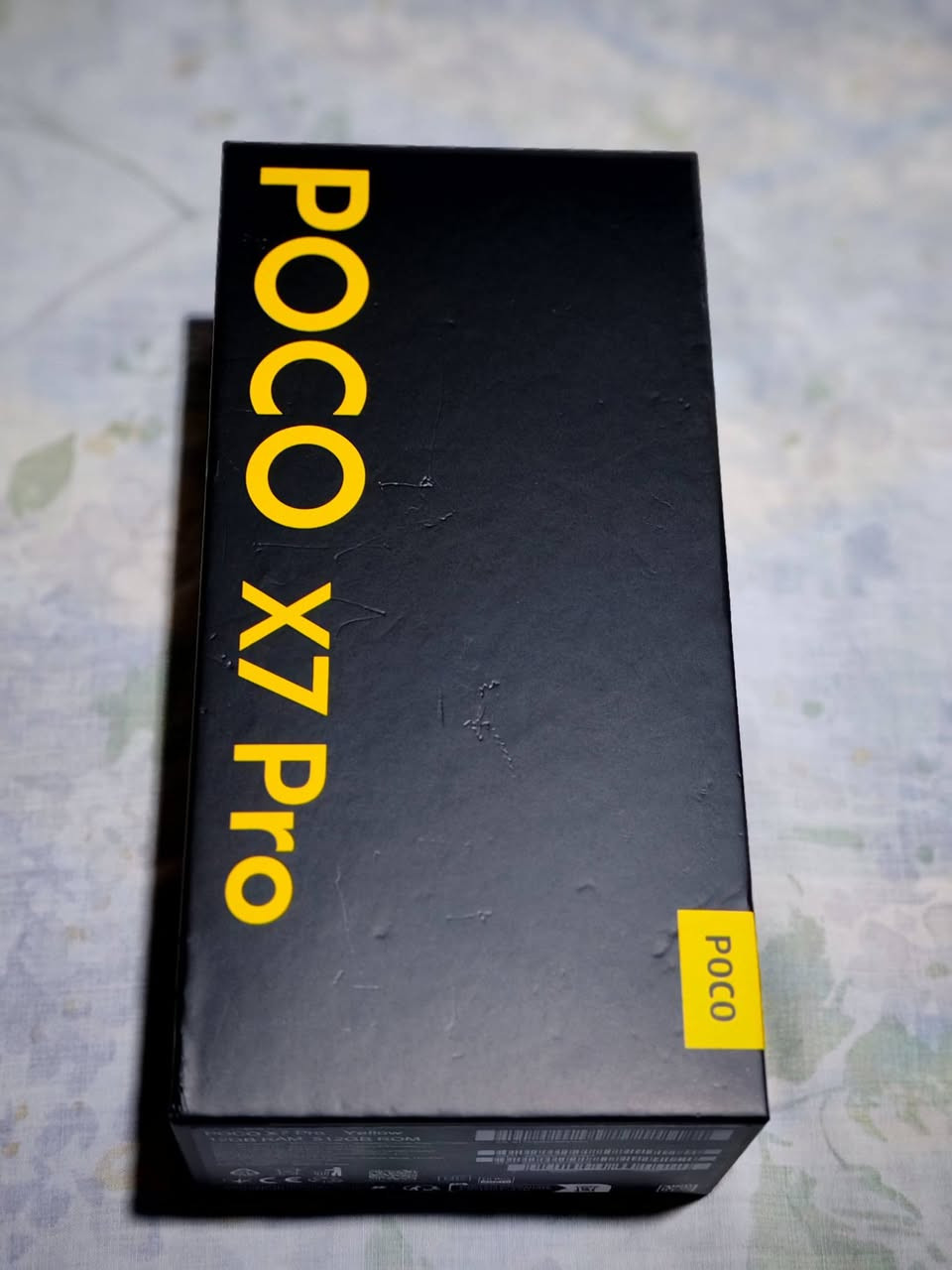 جهاز POCO X7 Pro ذاكرة 512GB رام 12 مستخدم نضيف جدا 

المواصفات ؛
📱 الشاشة: AMOLED بحجم 6.67 إنش بدقة 1.5K (2712×1220) ومعدل تحديث 120Hz.
⚡ المعالج: MediaTek Dimensity 8400-Ultra بتقنية 4nm.
🧠 الذاكرة: 12GB RAM نوع LPDDR5X.
💾 التخزين: 512GB نوع UFS 4.0 السريع جداً.
📸 الكاميرا الخلفية:
50MP رئيسية مع مثبت بصري OIS.
8MP واسعة جداً (Ultra-Wide).
🤳 الكاميرا الأمامية: 20MP.
🔋 البطارية: 6000mAh.
⚡ الشحن: 90W HyperCharge (شاحن 90 واط داخل العلبة).
🔊 الصوت: سماعتان ستيريو مع Dolby Atmos.
📡 الاتصال: 5G، Wi-Fi 6، Bluetooth 5.4، NFC.
💧 مقاومة الماء والغبار: IP68.
🔐 البصمة: تحت الشاشة. 
_______________________________________________
الملحقات : موجود شاحنة وكارتون وكل الملحقات و 4 كفرات واحد سيليكون عدا كفر الجهاز الأصلي و الجهاز مشدود بي لاصق كاميرا و ووياه ايضا همين لاصق كاميرا في حال انكسر لاصق الكاميرا البي وبي لزكة شاشة ايضا 

مكاني كربلاء للاستفسار خاص او علق
الســـعر ؛ 410 الف


**إذا كنت صاحب هذا الإعلان وتريد حذفه لأي سبب، رجاءا أرسل رسالة إلى الدعم الفني**