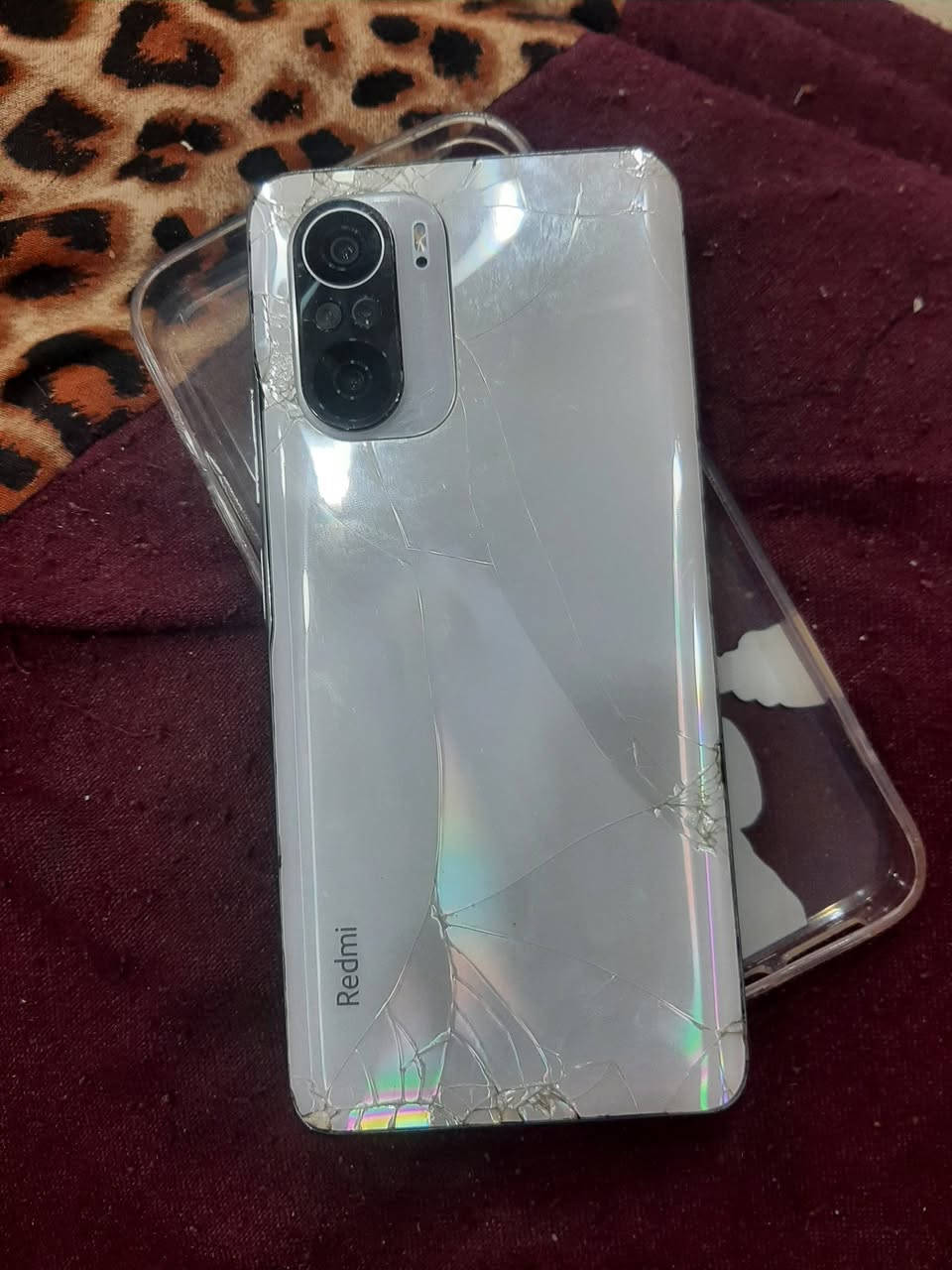 الذاكره 256 
ضهر مفطر وكاميرا خلفيه متوقفه بدون ملحقات قفله 75


**إذا كنت صاحب هذا الإعلان وتريد حذفه لأي سبب، رجاءا أرسل رسالة إلى الدعم الفني**