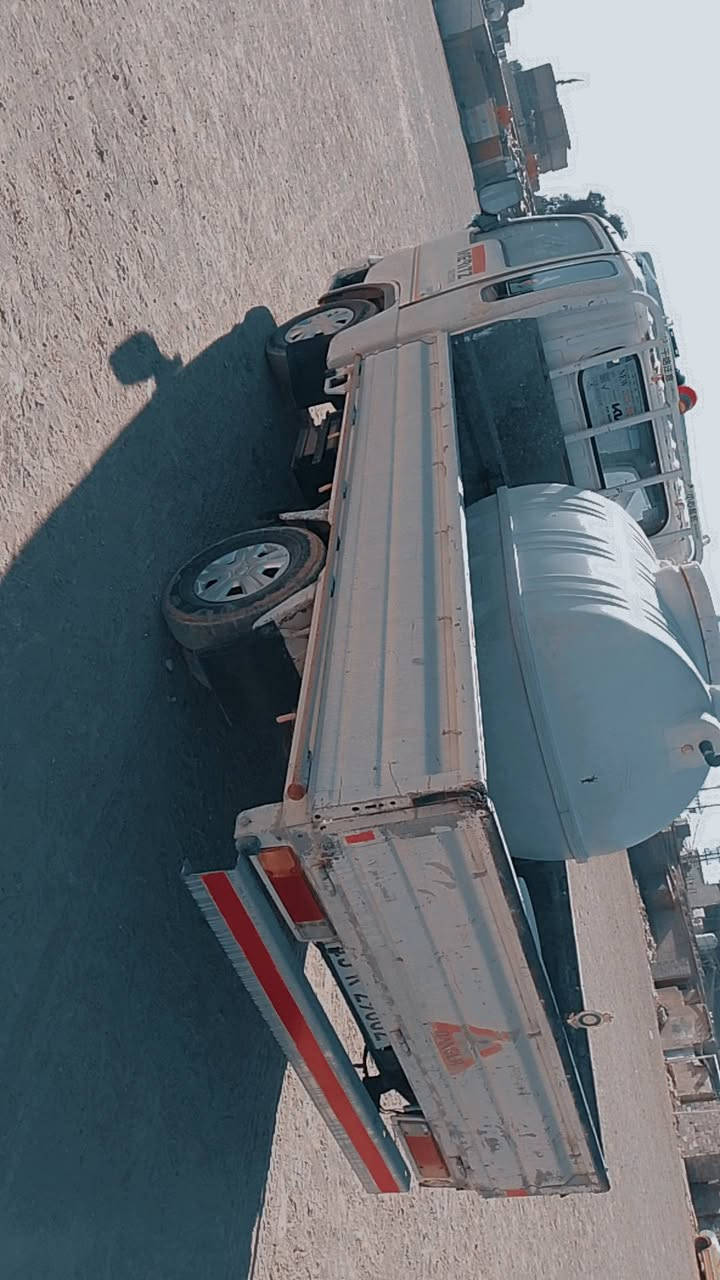 سلام عليكم سامسونج موديل 1999
كير ومحرك وكسن وشاصي وتخم تاير المجموعه كلها مكفوله 
بسمي السنويه 2030 السياره بلاديه وحلوه مكاني بغداد المشتل السعر 44/ ***********
