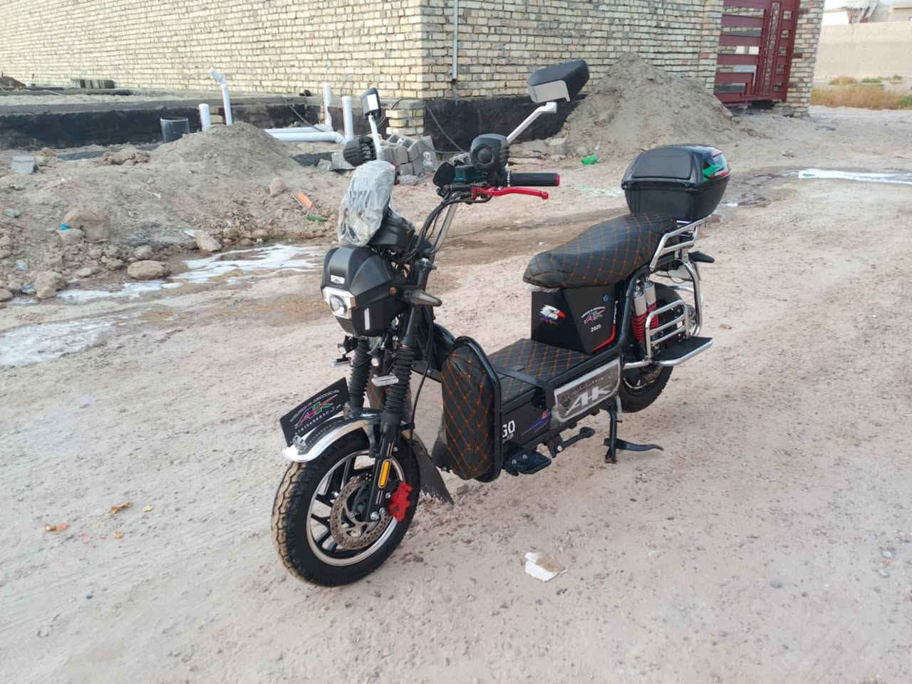 سلام عليكم دراجه شحن نوع الخوين  موديل 2025 تشغيل عن بعد بطاريات 36امبير شرط ع فحص بطاريات اخذتهن تخم جديد بطاريات تخم كامل   ع فحص سعر  800 بي مجال  مكاني فلوجه فقط *********** بصمه عدد ثنين لبيع فقط سوك كلشي بي
