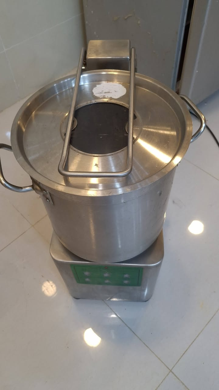 خلاط حمص بطحينه النظافه 90% للبيع رقم التليفون***********
