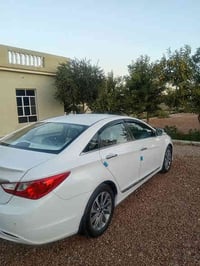 سوناتا خليجي موديل 15 محرك 2400 ماشيه 133 حقيقي وجرص يدك شرط السياره ب...