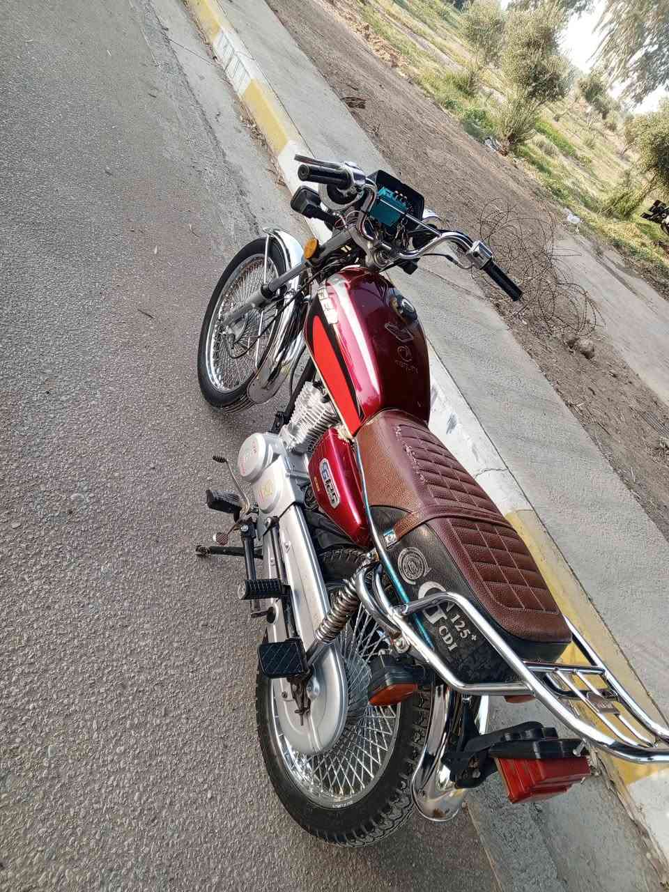 دراجه للبيع موديل 21 اوراق كامله
مكان الدراجه بابل سده الهنديه المهناويه 
السعر 500وبيهه مجال 
الاتصال ***********
