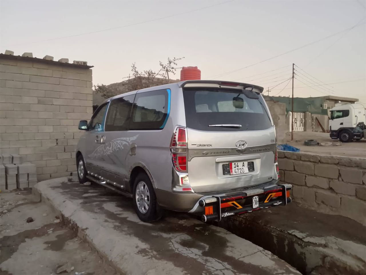 السلام عليكم
ستاركس موديل 2009 اصل اوتماتيك رقم بصرة انگليزي
السياره جاهزه من كلشي ما بيها خياسات البدي
نظيف كلش. 
السعر 140 وبي مجال حگ الجيه 

مكلف بالنشر رقم راعيها *********** البصرة, العراق
