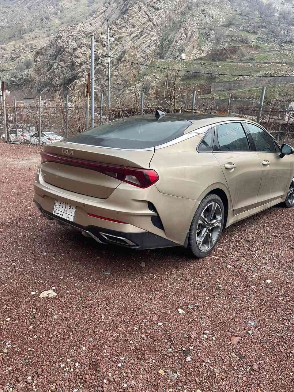 السلام عليكم K5 للبيع  1600  تيربو 2022داخل صاج كشن جلد تدفئه تبريد بانورما فول تحكم ستيرن تبريد خلفي امامي أربع عدسات لون مميز اوتو هولد هاند بريك دكمه بدون آير باك بجم كبس مامفتوح ولا مبدل بيه شي مكينه كير كفاله حادث خلفي موضح بالصور وبيه طخه خفيفه بهلال الجاملغ الخلفي ممصلح رقم بغداد باسمي مكانه بغداد كفائات الدوره تريد تعرف كل التفاصيل راسلني واتس اب ***********السعر 180
