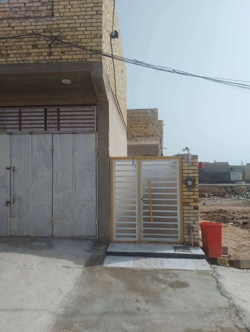 سلام عليكم دار للبيع مساحه 200 متر في نهاوند خلف معمل البلاستك على شارع عشرين كامل الخدمات 
(الاستفسار على الرقم ***********)
