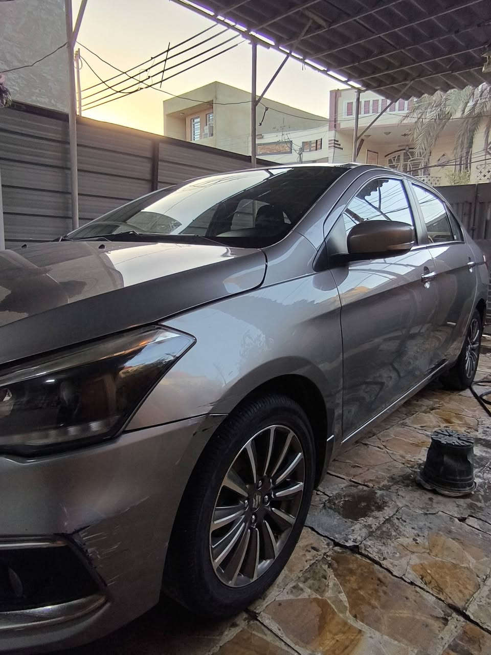 سياز 2022 للبيع 100 ورقه
ماشيه 150الف وقابل للزياده مكفولة من الحادث والصبغ 
بيها بارد بالجنطه موضحه بالصور وشخوط بسيطه ايضا موضحها 
السيارة بعدلها سنه وتصير حره استقطع مباشر من الماستر صاحب السيارة موضف بالكهرباء مال المسيب ومستعد للوكالة 
مكان السيارة بغداد الكرخ 
السيارة تحتاج صدر صدرها تعبان جدا 
الرقم
 ***********
