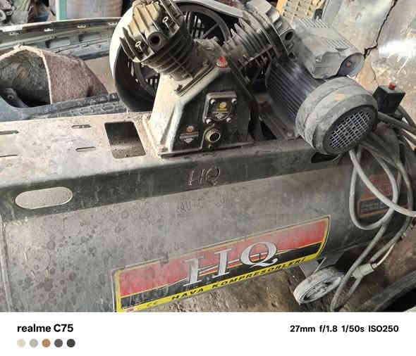 كمبريسر للبيع سعة 300 جديد مستعمل شي قليل السعر 650 الف مكاني بغداد الشيخ عمر ***********
