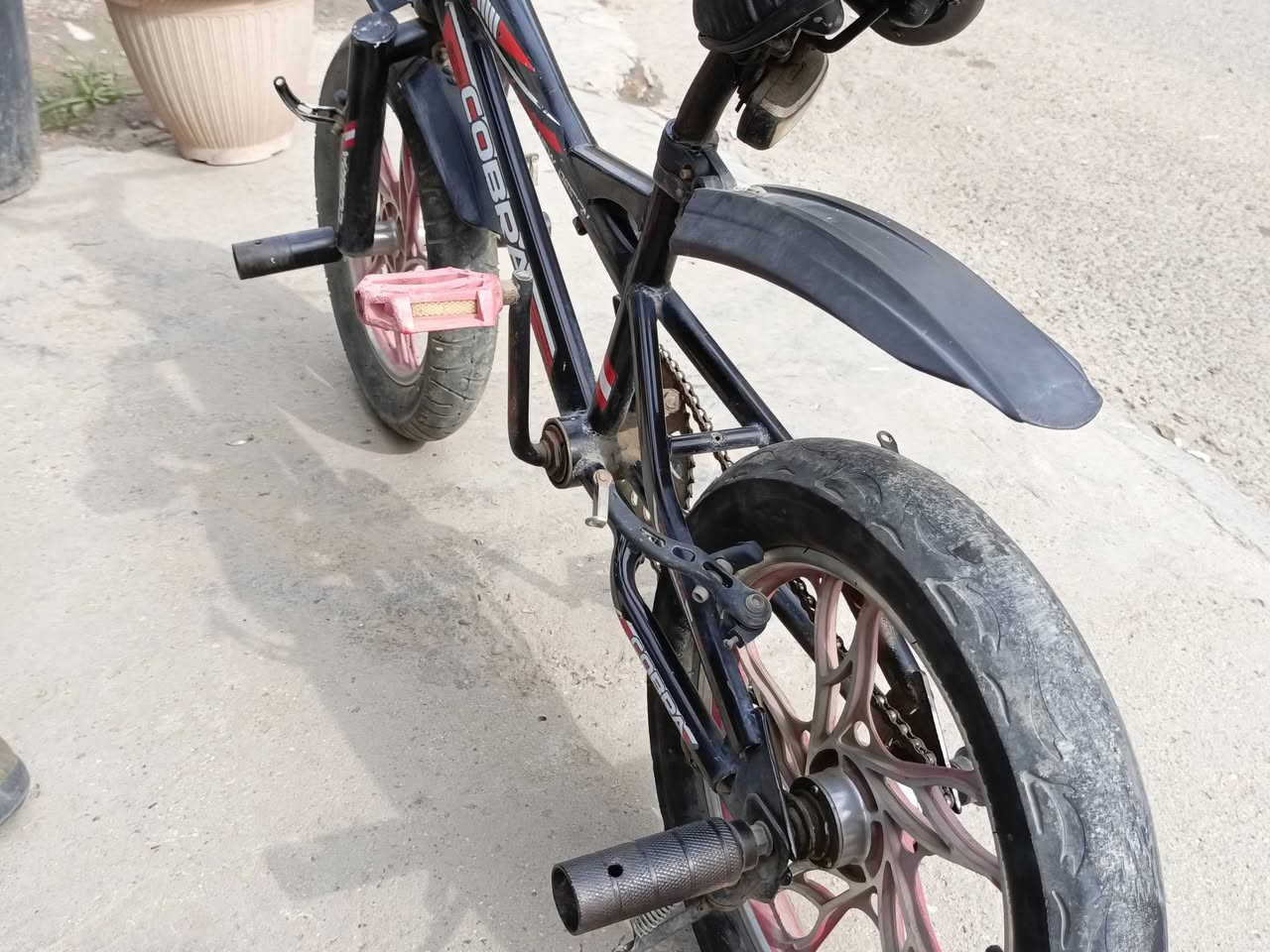 بايسكل كوبرا أصلي
حجم 16
مكينه بلادي 
بريك بلمكينه 
السعر 40 الف 
للتواصل ***********
