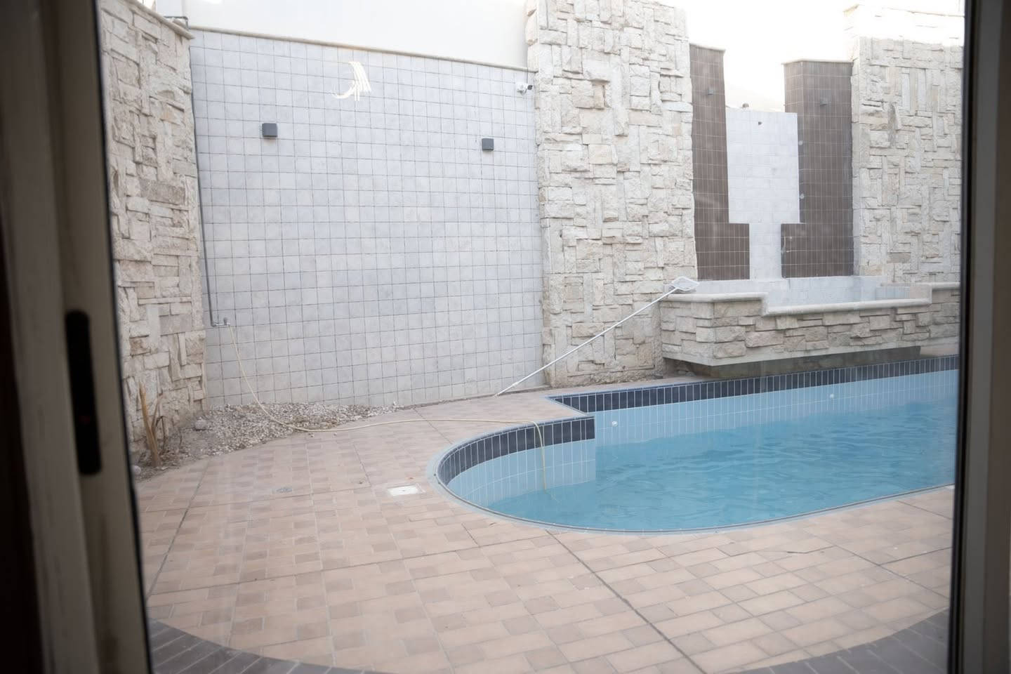 فيلا للإيجار حصراً الى شركة اجنبية 
المساحة:  +1000 متر
العنوان : المنصور الاميرات
سعر الايجار : 180,000 دولار سنوياً قابل للتفاوض

للاستفسار : ***********
