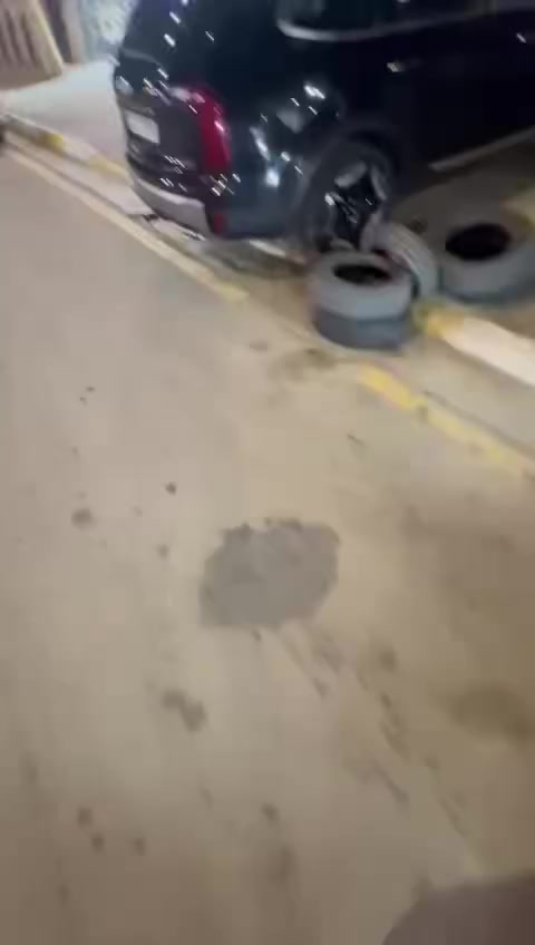 سلام عليكم سياره رانج ٢٠١٠ دشلول حديث السياره كير ومكينه لكزز السياره يرادلهة ترتيب. بسيط بس السياره بدون ضربه وبدون صبغ للبيع او المراوس باقل ومان السياره الاعضميه ***********(٨٨) وبيه مجال. و مكان السياره الاعضميه
