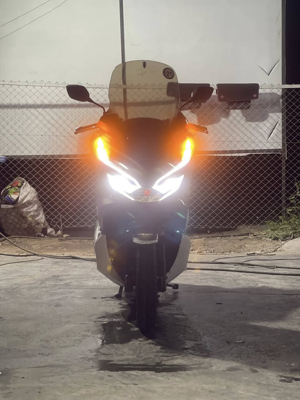 السلام عليكم دراجة Psx للبيع كفالة عامة ماشية 11الف زيروو قبل شهرين اخذتهة من معارض كلشي وكلاشي جيب الف فيتر وياك السعر 22وبيهة مجال قليل حك الجية لل استفسار  مكاني بغداد قرب جسر المثنى ***********
