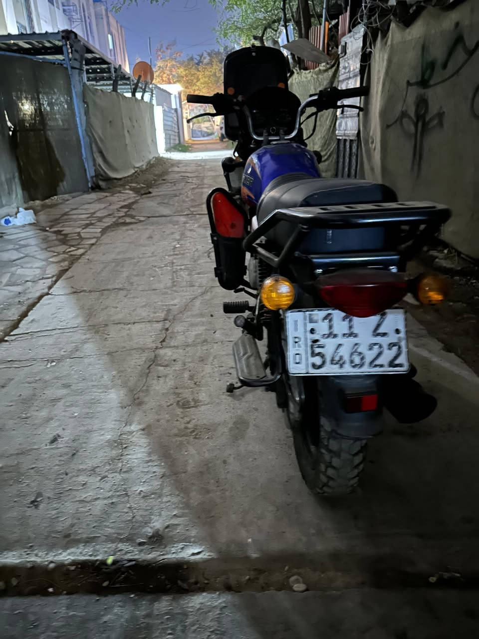 السلام عليكم بوكسر للبيع موديل 22 كفاله عامه الدراجه بس بيه تانكي تجاري وصفاحيات الدراجه خير من الله ماشيه48 الف رقم انكليزي بغداد تحويل ع الشرط السعر مليون و 800 واني خادم الكم اتساهل وي الشراي مكاني بغداد السيديه 
***********
