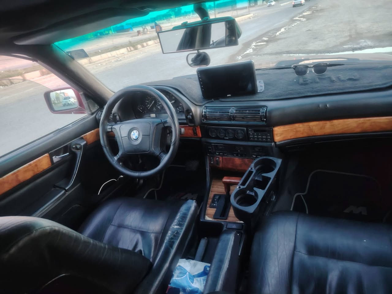 بي ام 730 محرك 8سلندر تبريد تدفئه شغالات تخم تاير صدر جديد كامله شاشه كامره  من كل شي شغل بيه بس هاي الرصعه خفيفه كدامكم امبينه  واطلع السعر 60 اليحب يتواصل  وياي هاذا رقمي *********** رقم نينوئ مشروع وطني رقم انكليزي بل الحقيقه بعد احله من الصور الي يحب يجي وبي خير ويدلل علينه
