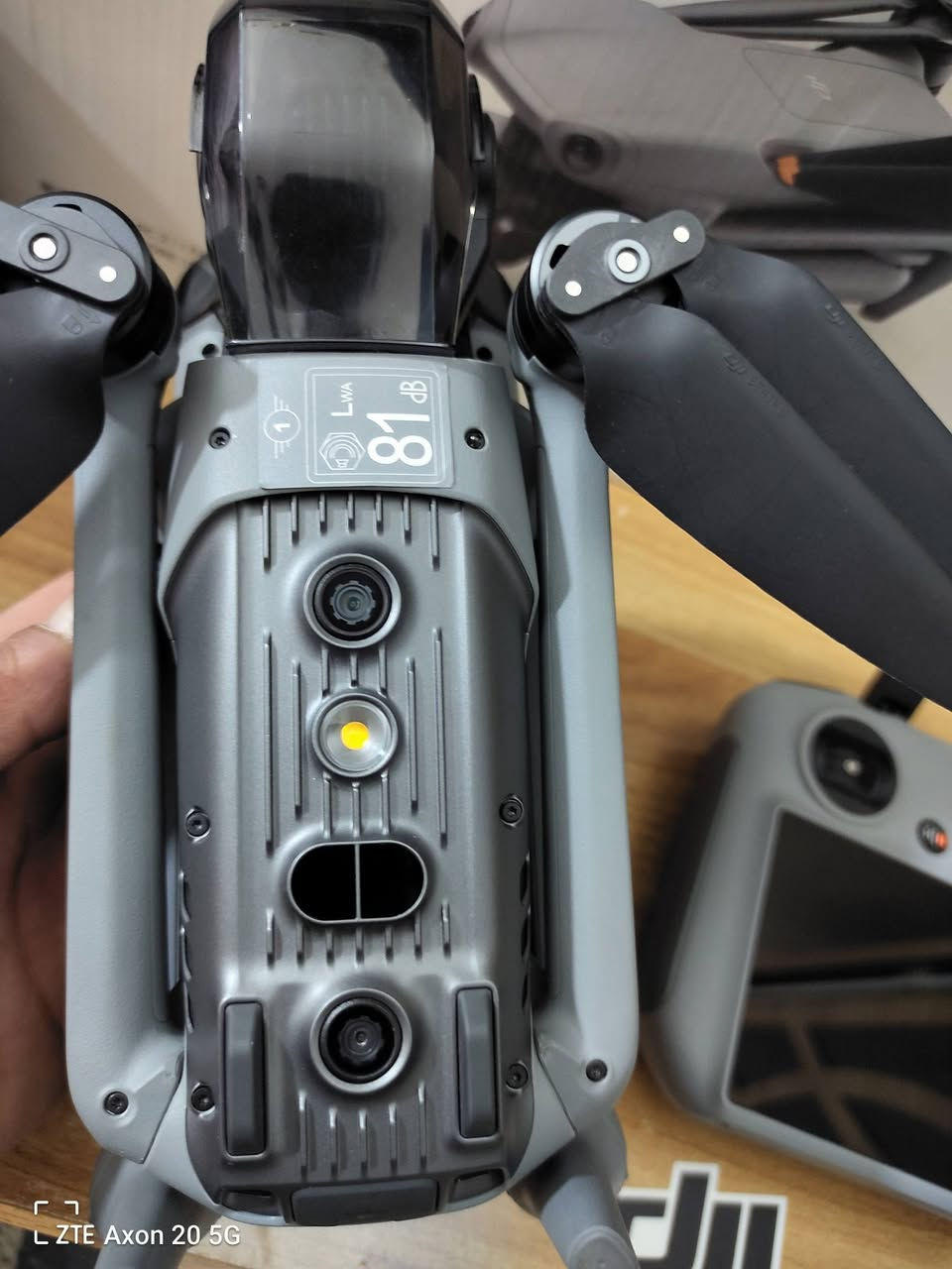 السلام عليكم 
dji.  AIR3. KOMPO 
اير ثري كومبو جديد ستعمال فحص ففقط 
طايره 3دقايق مو اكثر 
جدددديد 
ملحقات كامل مثل مموضح بصوره 
كومبو 
السعر مليون 850 
مكاني بغداد الاعضميه 
توصيل جميع محافضات 
***********
شباب اني ماطلع درون اذا ماستلم عربون عليهه 
بدون إخراج 
والي ميثق بيه ليشتري مني 
تحياتي
