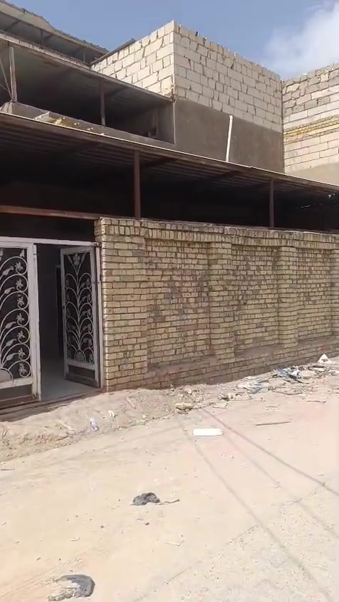 بيت للبيع مكانه تجاري عرض مغري
حي الرحمة مشمول بقرار 320 الخاص بالتمليك
بيت للبيع على شارع التجاري
عرض مغري بيع مستعجل
150متر مربع تجاري 3طوابق يحتوي على 4غرف وصالتين ومطبخ وأستقبال والبيت كله سيراميك ارضي وجداري 
واليشتري يكدر يسوي بي محلات 2 ويستفاد من ايجارهن 
السعر 68مليون مع المجال القليل وأي استفسار اتصل على الرقم ***********
