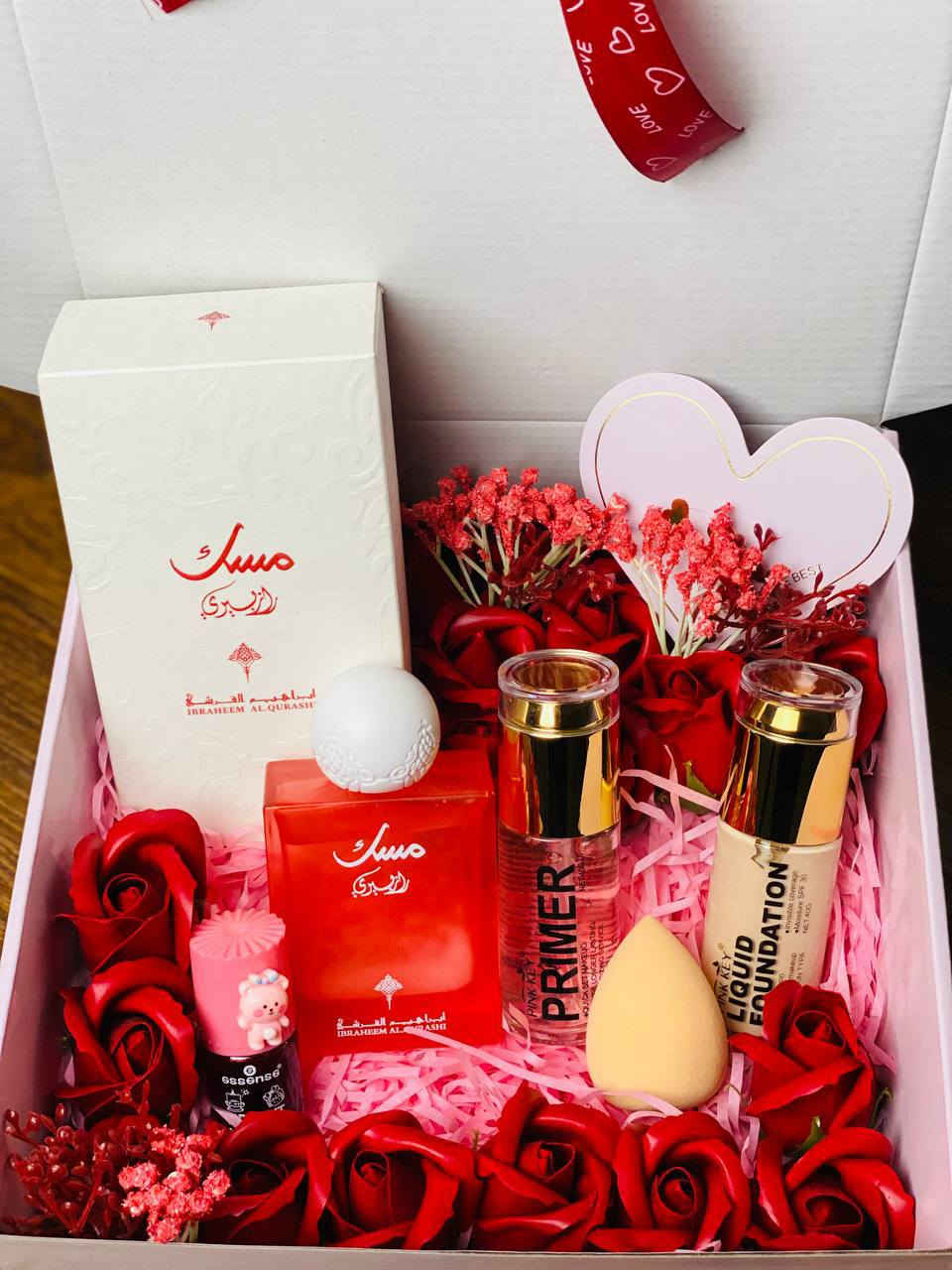 💖✨ عيد الحب غير… لما الهدية تحچي إحساس ✨💖
مو بس بوكس، هذا حب متغلف بذوق 🎁❤️
عطر يفوح عشق 🌹، مكياج يلمع ثقة ✨، ورد أحمر ينبض غرام 💐
كل قطعة مختارة بعناية حتى توصل رسالة: هية غالية وبالقلب مكانها 😍💞

بوكس يلمّ كل معاني الدلع 💄🎀
رومانسية، أناقة، ولمسة حب تخلي اللحظة ما تنسى 💕
مثالي لعيد الحب، للمفاجآت، وللي يحبون يعبّرون عن مشاعرهم بذوق راقي 💌
لأن الحب يستاهل شي مميز🤍

سعر البوكس 23 الاف


**إذا كنت صاحب هذا الإعلان وتريد حذفه لأي سبب، رجاءا أرسل رسالة إلى الدعم الفني**