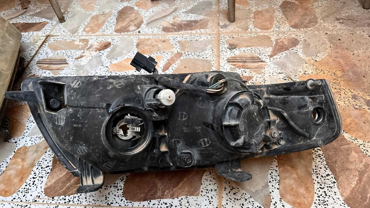 للبيع زوج لايتات كوري تفصيخ
*********** فقط واتساب 
قفل 80  + يوجد توصيل
