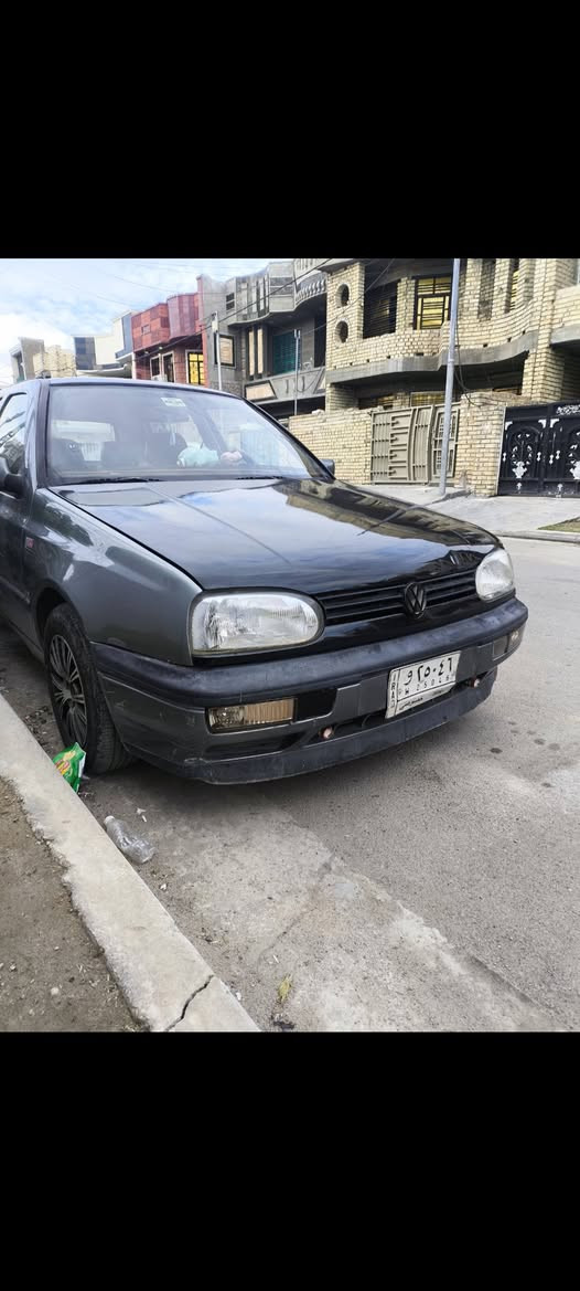 السلام عليكم
كولف1993 محرك 2000 كير اوتو تبريد ايرفلو جديد ممفتوح
صدر نظيف تخم تاير جديد سنوية مشروع وطني  للبيع السعر 44 وبيها مجال مكاني بغداد حي الجهاد 
للاستفسار ***********
