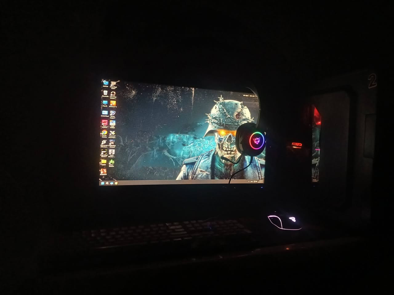 🔥 للبيع PC Gaming مرتب ونظيف 🔥

🖥 المواصفات:

- معالج Intel Core i5 الجيل التاسع
- كارت شاشة GTX 1660 Ti
- رام 16GB T-Force
- SSD 120GB
- HDD 1TB
- مبرد غازي ❄️

🎁 الملحقات:

- شاشة سامسونگ 24 إنج
- كيبورد
- ماوس
- ماوس باد
- سماعات

✅ الجهاز جاهز للألعاب والشغل
✅ أداء ممتاز وحرارات ممتازة

💰 السعر: 650 ألف دينار عراقي فقط
📍 المكان: بغداد / مدينة الصدر / قطاع 38
📞 ***********

