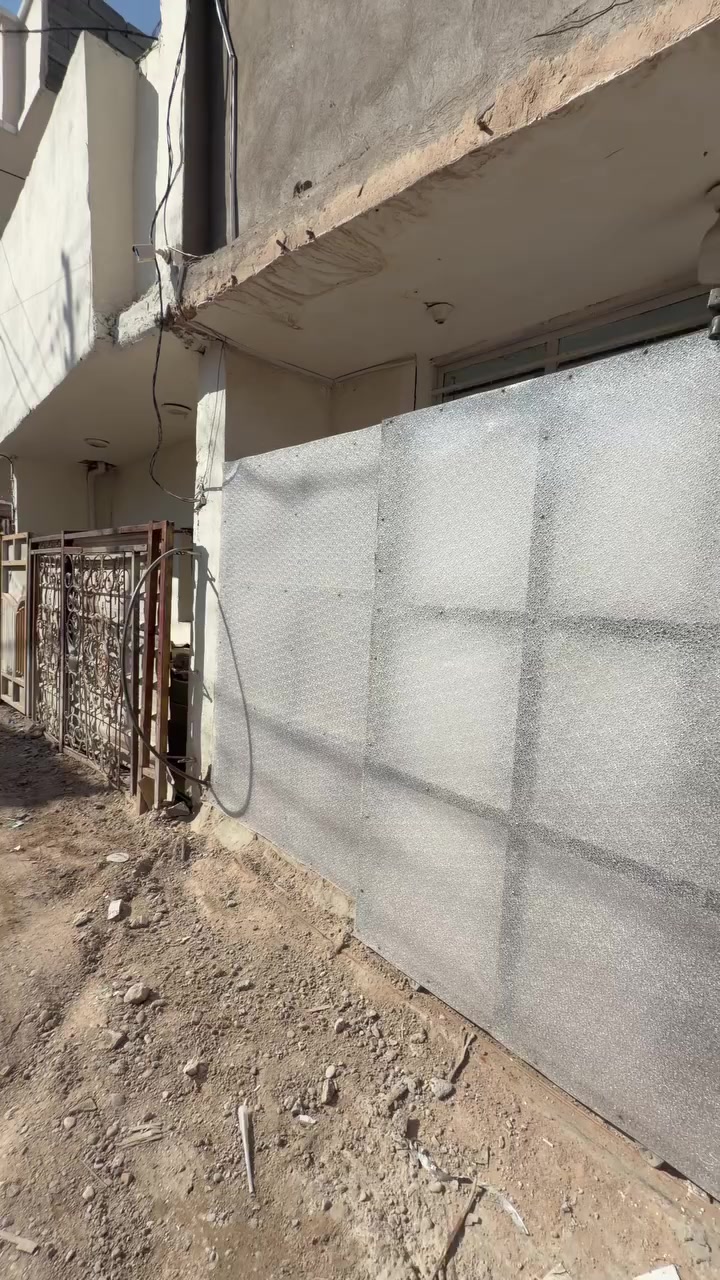 للإيجار ٦٠ متر طابق واحد يحتوي على غرفه وصالة ومطبخ وخدمات 
بشارع جامع كرطان  ايجاره ٢٥٠ جاهز للسكن 
حاليا بي أعمال صبغ 
***********
