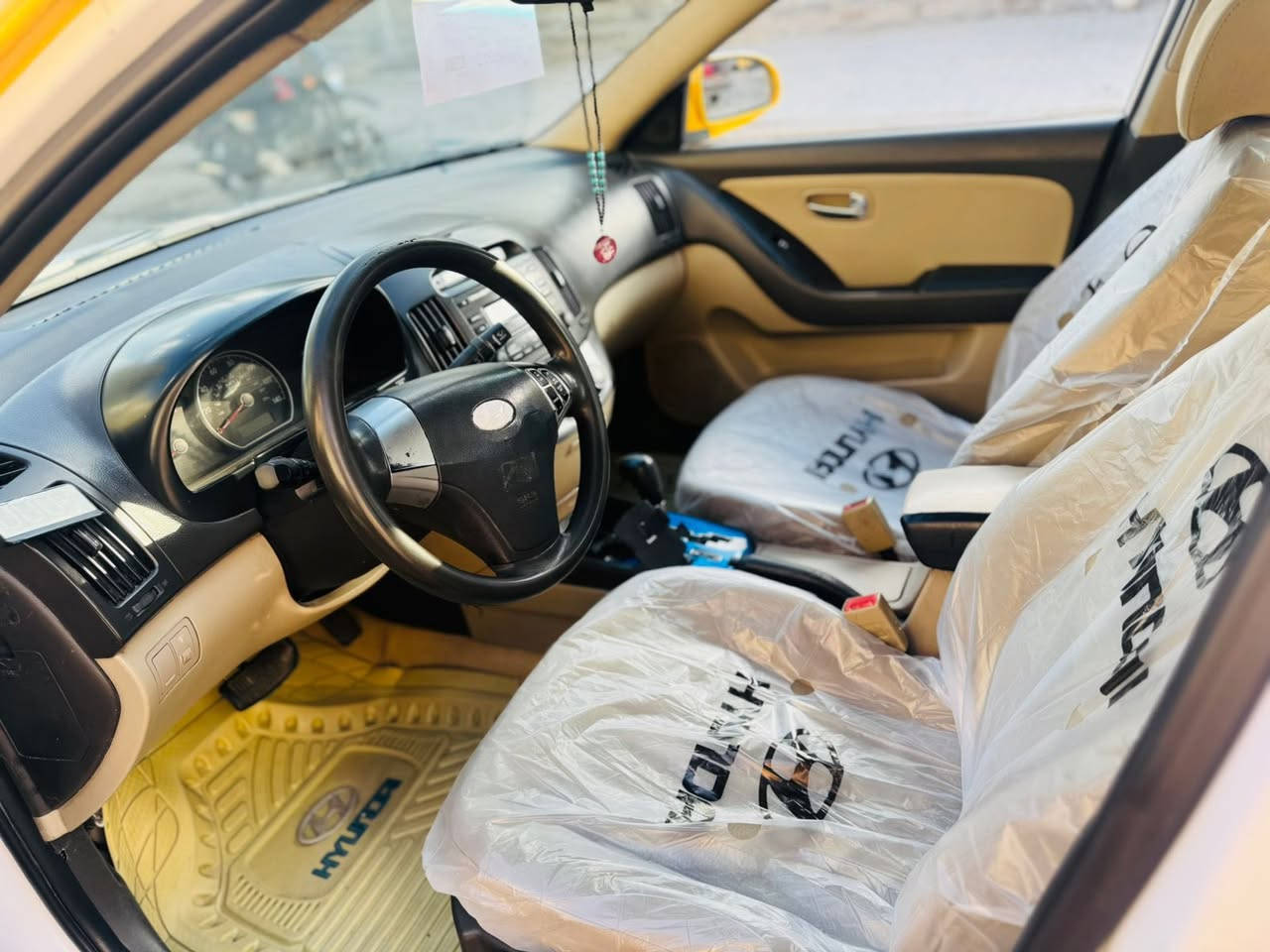 السلام عليكم النترا 2010 حادثه جاملغ الأيمن ونفسه معمر مكينه 2000 بسمي مصفره السياره السعر ٩٢ وبيه مجال ***********
