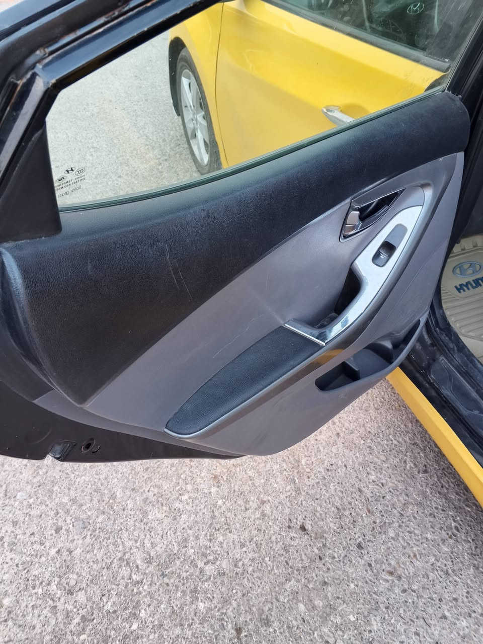 النتر موديل 2013
ضرر جاملغ خلفي 
كير ومكينه خير من الله مكينه دوش
تدفه تبريد تخم تاير جديد 
سياره كلش حلوه 
سنويه جديده بشرط التحويل مكلف بل النشر
مصفره هيئه وغرمات السعر 83 وبيها مجال
مكان السياره ديالى بلدروز الرقم/***********
