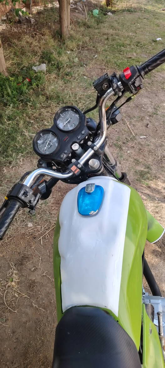 يالله سلام عليكم دراجه دايون عضم 
مديل 23 اوراق اصولي محرك 125 مامفتوح 
دراجه كله شغاله كفاله من تاير للتاير 
ترهم مراوس هم سعر 700 وبيهه مجال 
مكان حله الحمزه الغربي قرب شركه الاتحاد 
***********
