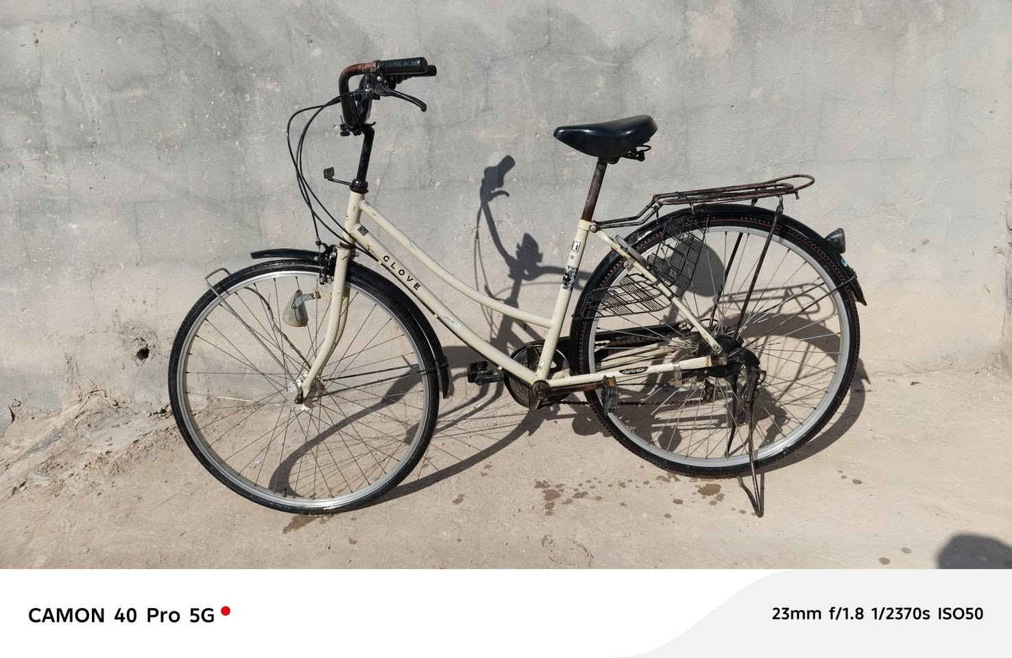 سلام عليكم  بيسكل للبيع نضيف كلشي ما عوزه مرتب كلش حجم 27 كدام عينك شوفه  سعره خاص  *********** متواجد واتساب ومتواجد ماسنجر
