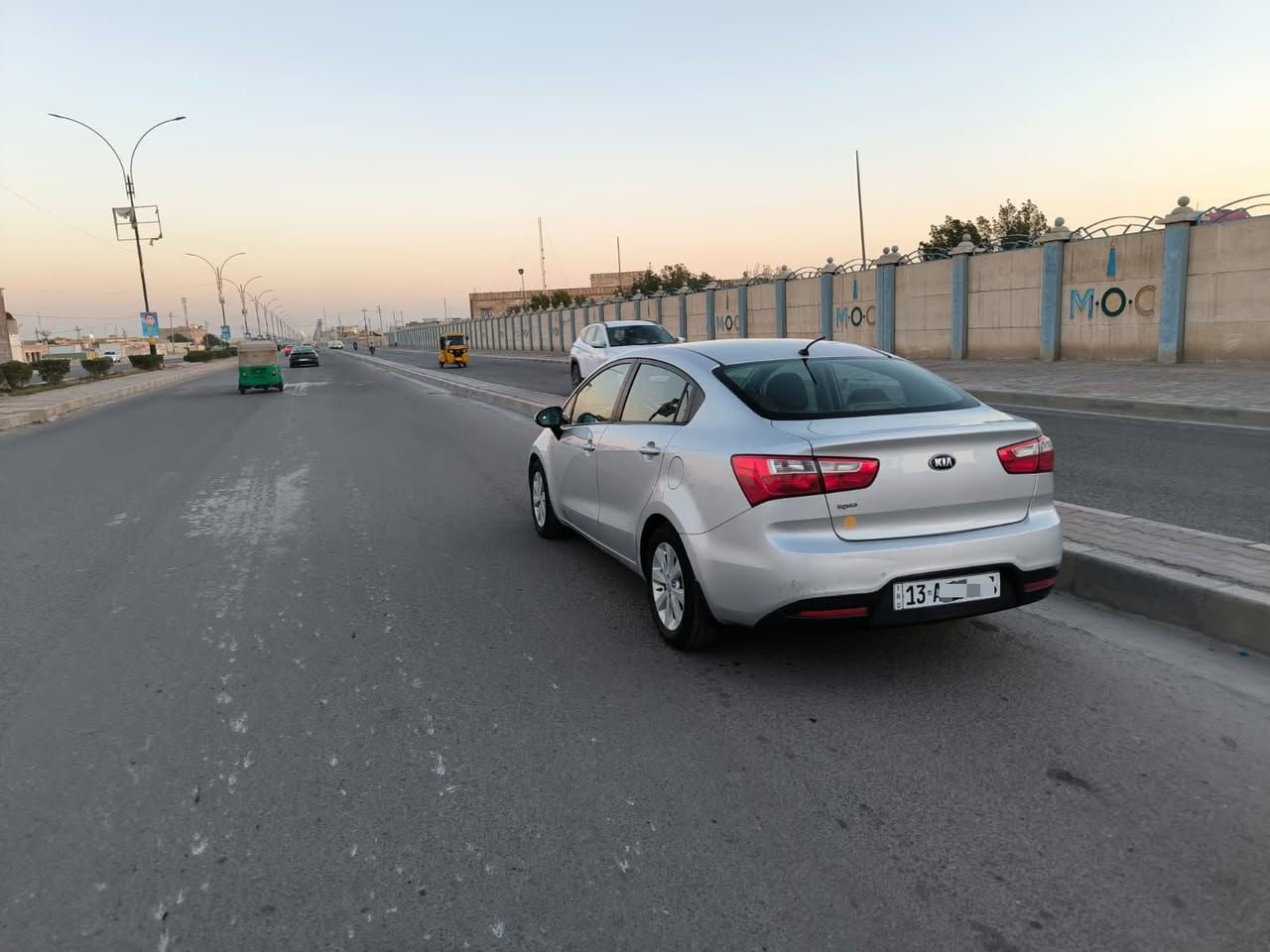 كيا ريو 2015 خليجي للبيع محرك 1600  السيارة على ايدي باسمي اخذتها زيرو ماشية 41 الف كم فقط بحالة ممتازة رقم اوربي جديد والسنوية جديدة 
المواصفات 
زجاج كهربائي 
سنترلوك
مشغل اسطوانات CD
مكيف
نظام انذار 
اكياس هوائية 
مدخل UBS/AUX
تحكم مقود 
كشنات مغلفة جلد 
كاعية ارضية مغلفة جلد 
السعر 97 ورقه وبيها مجال بسيط 
للاستفسار الاتصال على القم ***********
