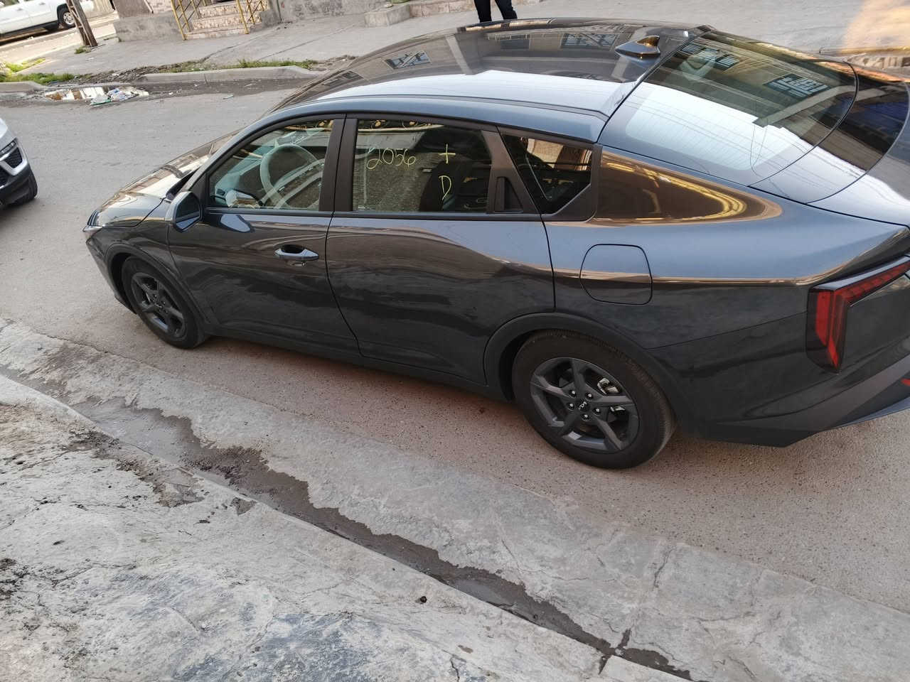 السلام عليكم كي فور لون فيلي
ماشيه 3000 
محرك 2000 دوش المرغوب 
وارد امريكي حادثه ربع البنيد وراجع نفسه ليبل واحد السياره 
موصفاته 
1 بصمه 
2 تشغبل عن بعد 
3 بصمه ابواب 
4 بصمه جنطه وتفتح عند القتراب 
5 شاشه متصله حجم كبير 
6 فول تحكم استيرت 
7 قياده ذاتيه + تحديد مسار 
8 منافذ شحن امامي خلفي 
9 سايد برك كهربائي
10 نقطه عمياء
11 رادار امامي خلفي جانبي 
12توقف ذاتي 
المكان الشعب ***********
