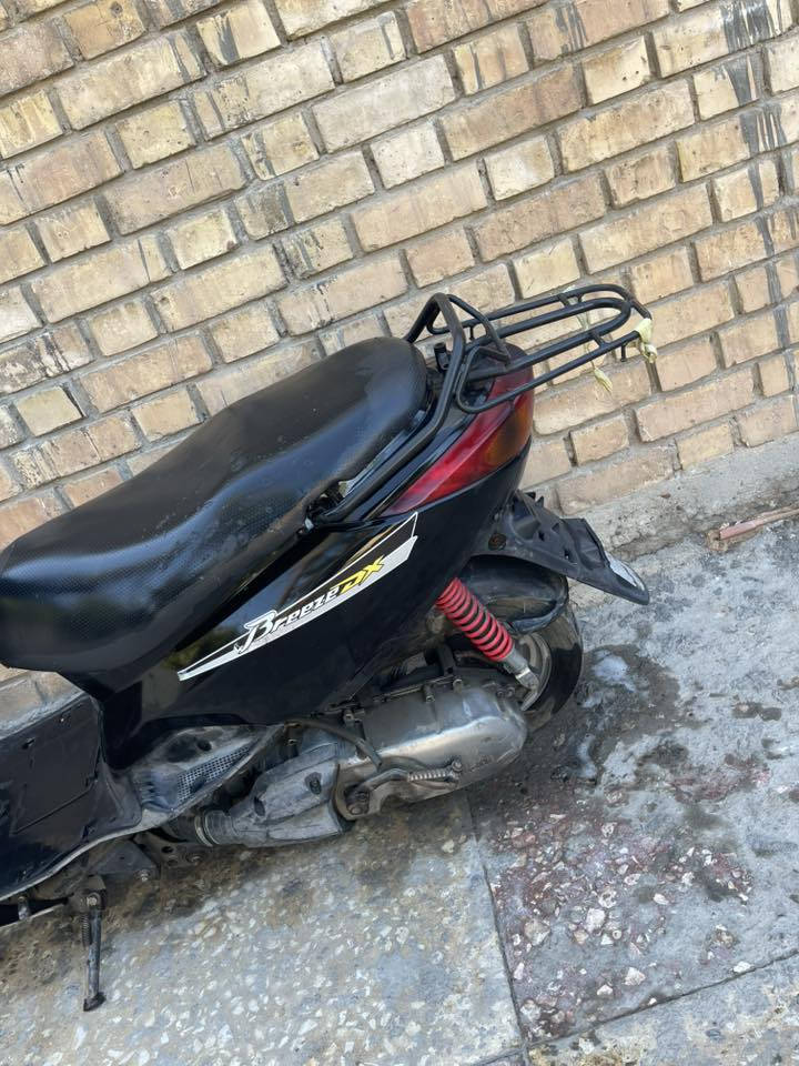 سلام عليكم دراجة بريز ١٤٠ نظيفة مرتبه يحتاجلها تجفيت اعتقد
❓❓❓أبيع كوم حديد كوم حديد كوم حديد 
تجي تحمل وتروح الدراجة حلوه ومرتبه وكاعده 
مكينه كايمه يحتاجلها تجفيت واني تاركها 
قبل جانت شغاله وتخبل الله شاهد 
السعر 150 ألف وبيه مجال جدا جدا بسيط حك الجية 
مكاني بغداد السيدية
للاستفسار ***********متواجد نت
