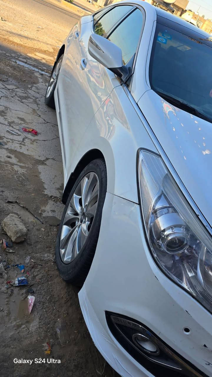 السلام عليكم ازيرا موديل12 خليجي
فول مواصفات واحد على واحد 
رقم بغداد باسمي تحويل اي وقت يعجبك 
بيهه باب وجاملغ فقط صبغ بدون داخل والباقي كفاله 
مكينه 6 سلندر خير من الله كير حداديه تخم تاير كله جاهز 
مكاني بابل *********** سعرها 117وبيهه مجال بسيط
