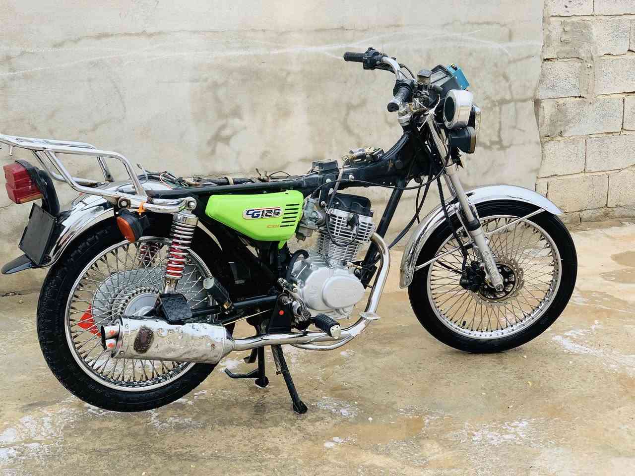 السلام عليكم تايكر ٢٢ أوراق كامل مكينه بلادي كهربائيات كامل بس عندي المجمع مال اشاير والدشبول مايشتغل الباقي كله كامل مكان شهربان العزي السعر 475 وبيها مجال ***********
