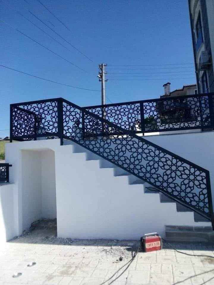 سلام عليكم حداد متجول شتغل داخل المحافظه ونشتغل قضيه ونواحي نشتغل  تصليح بيبان شبلبيج رمايد طاكه نشتغل سقايف كيسبان سقايف جينكو بيبان تفصل شبابيج سقايف سندويج بنل مراجيح محجر مال دروجه دروجه حديد كرفانات جبلونات بنسب السعار ونشتغل بل مقطوعه وبل يوميه الاستفسار تطل ونشتغل حته بل قصاد *********** وتساب *********** عمارة, ميسان
