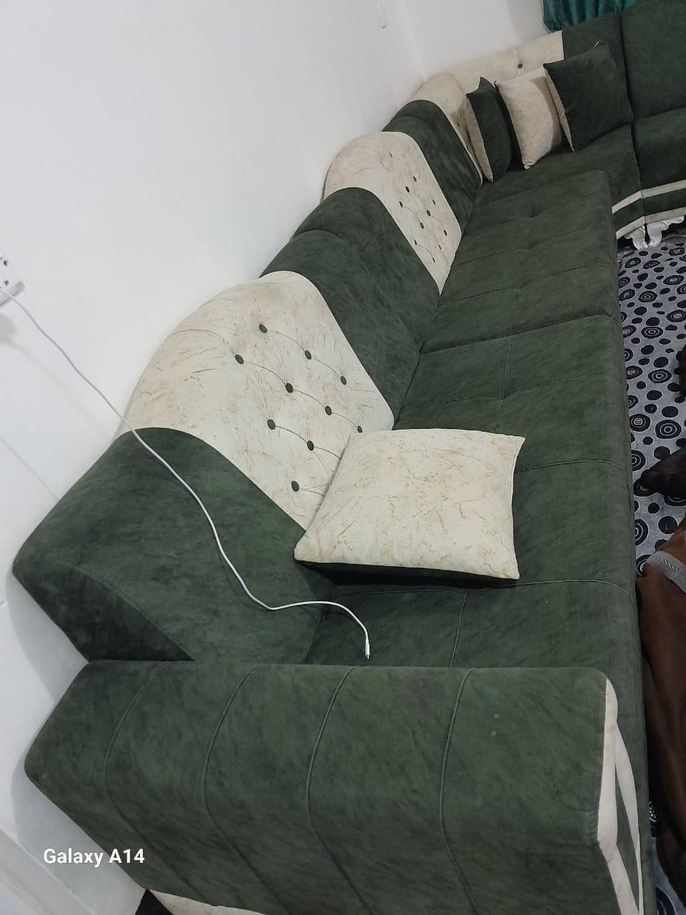 السلام عليكم 
ديوان عدد 2 تفصال اول واحد،11 متر 
والثاني طوله 19متر  
 للبيع مستعمل  نضيف كلش
السعر خاص ***********
