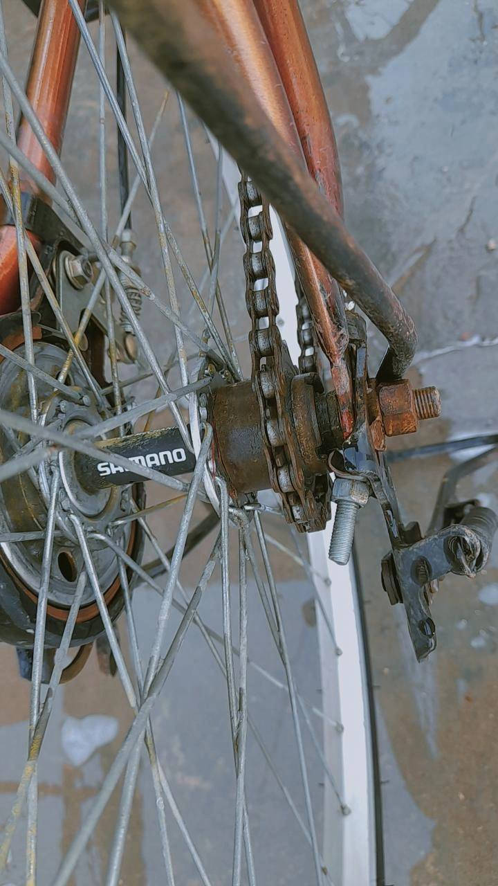 سلام عليكم شباب بايسكل للبيع السعر 60وبي مجال نقصة بس سيباية برمستون ياباني  بالة اصلي دسك 90 اصلي ومكينة ابلادي تايرات جدد مكاني بل الامين الثانية قرب البانزين خانة رقم الهاتف ***********
