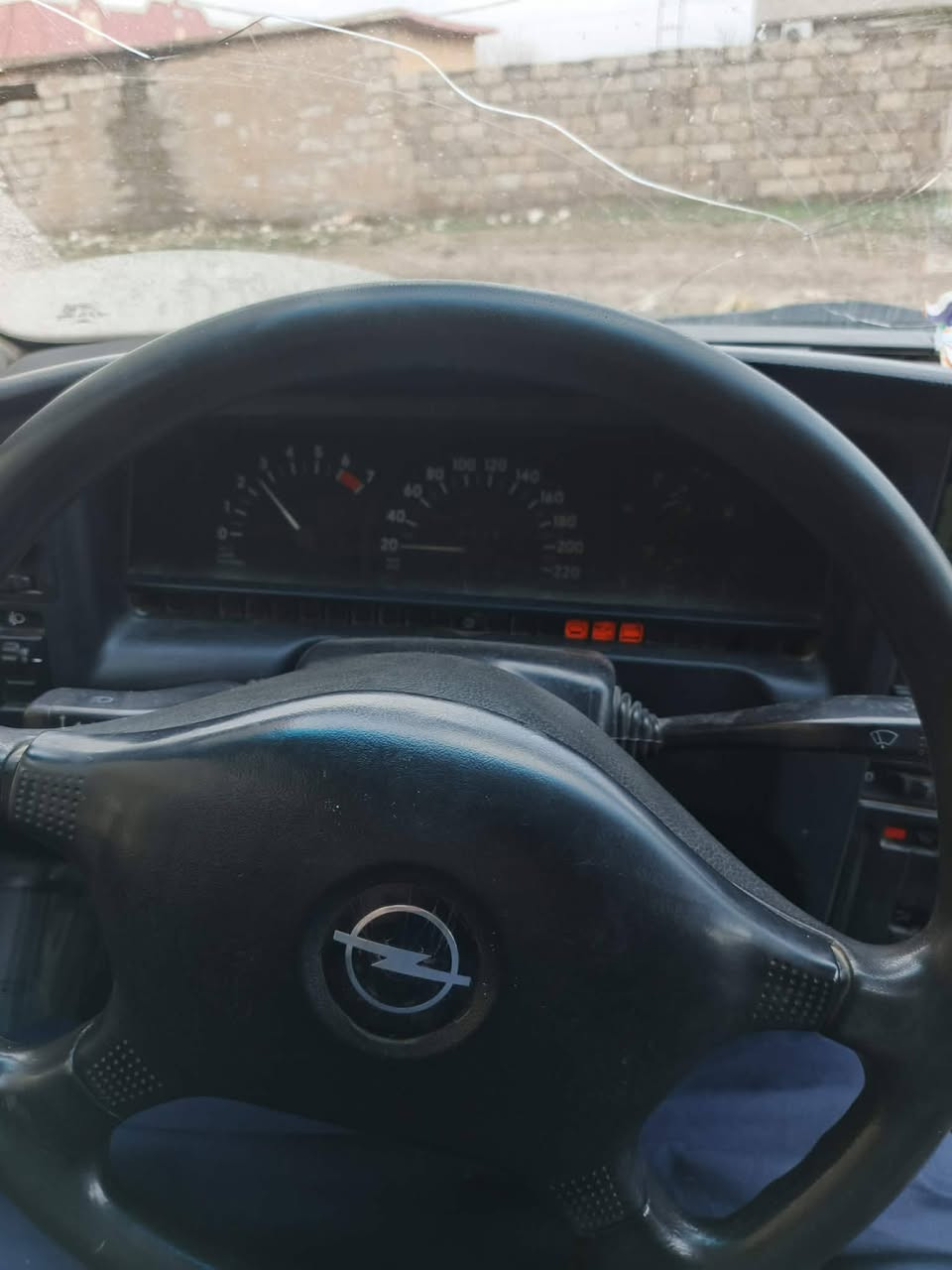 السلام عليكم ✅
للبيع ✅
اوميكه 
محرك شرط  💯
كير اوتوماتيك كايم 🤩
 طخم تواير جديد 
موديل 1992☑️

السياره رعيها مسافر السياره بدون تحويل وكاله 
***********
السعر9💱💲
